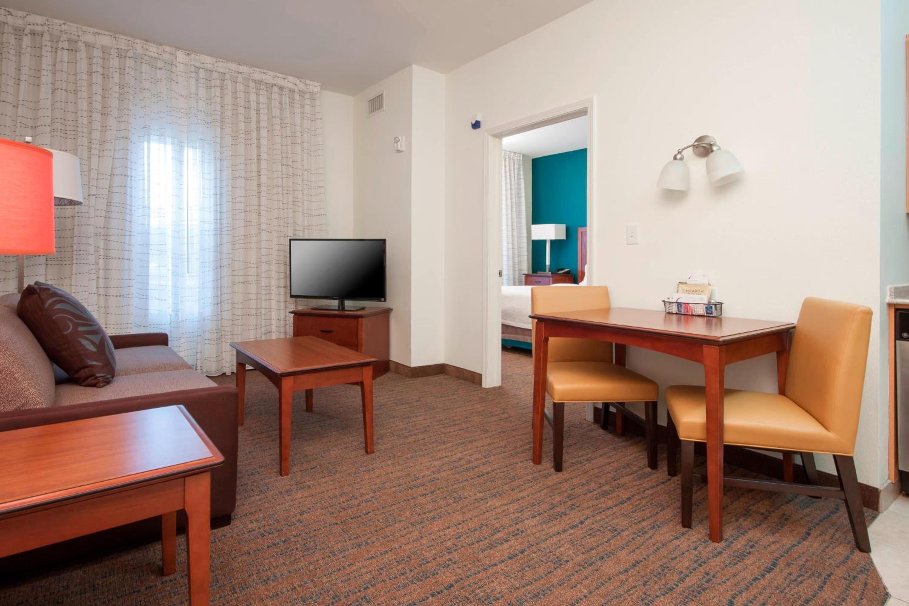 One-Bedroom Queen Suite with Sofa Bed - Photo 4