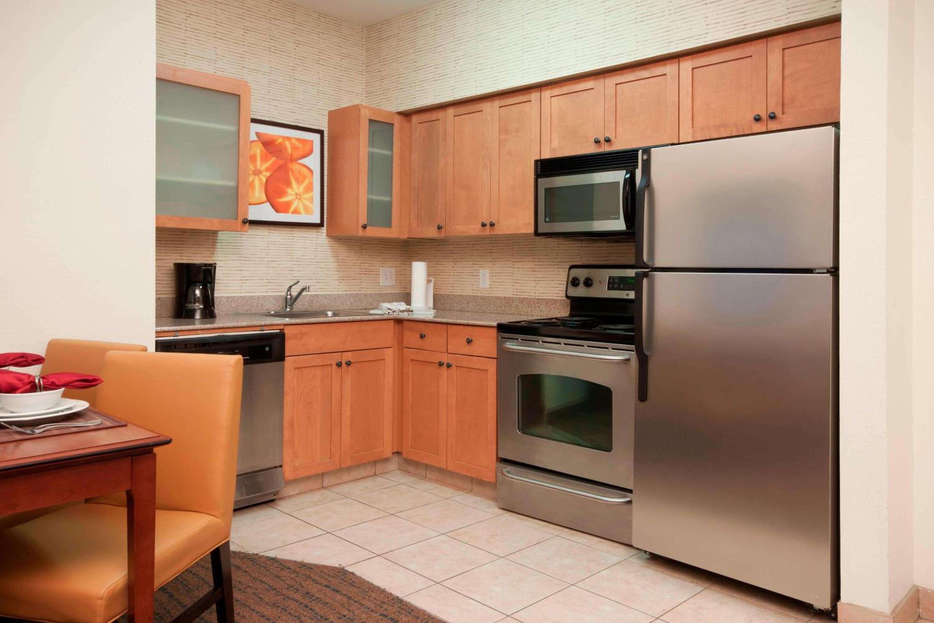 Two-Bedroom Suite - Photo 4