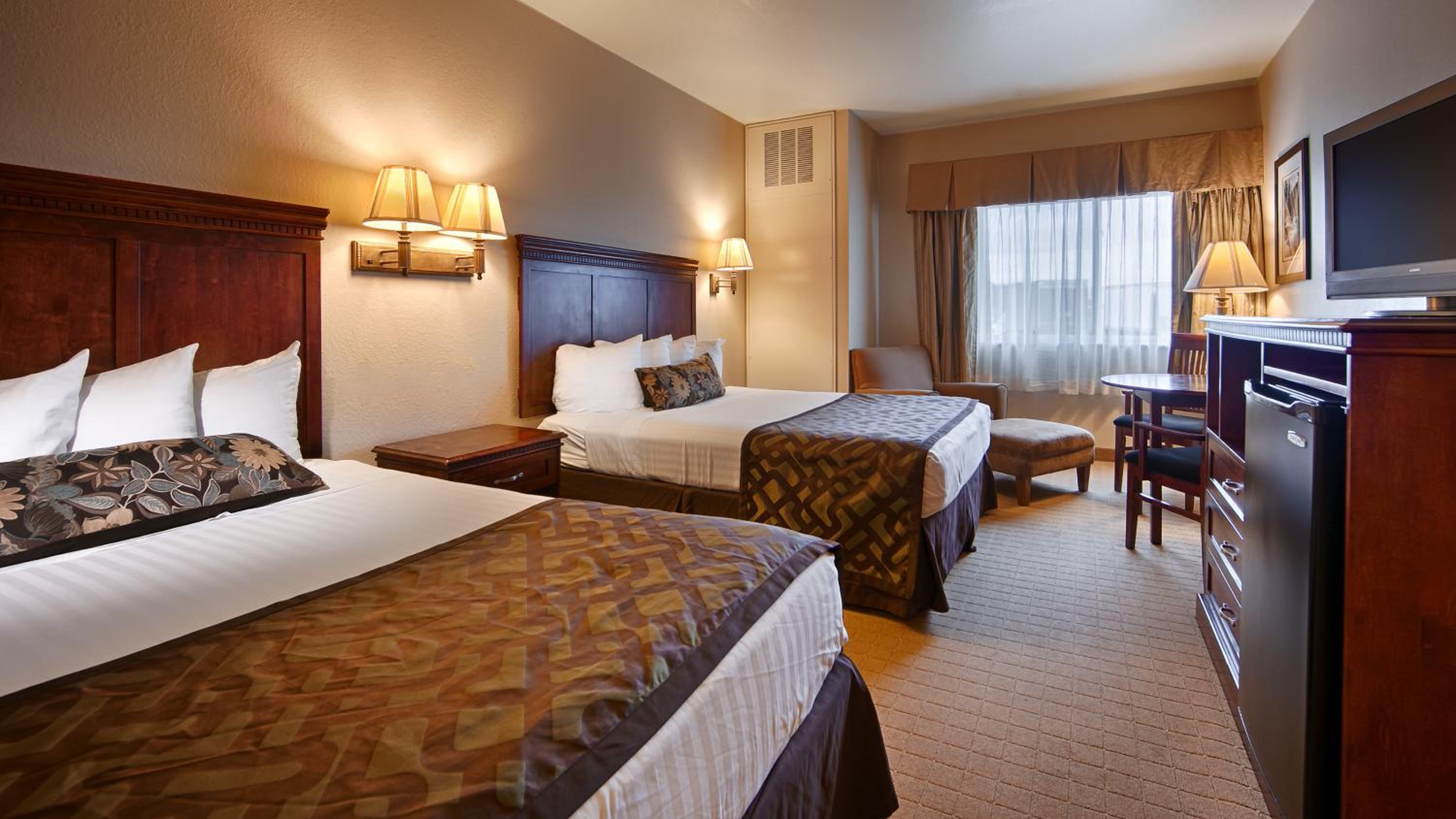 Queen Room with Two Queen Beds - Non-Smoking - Photo 1