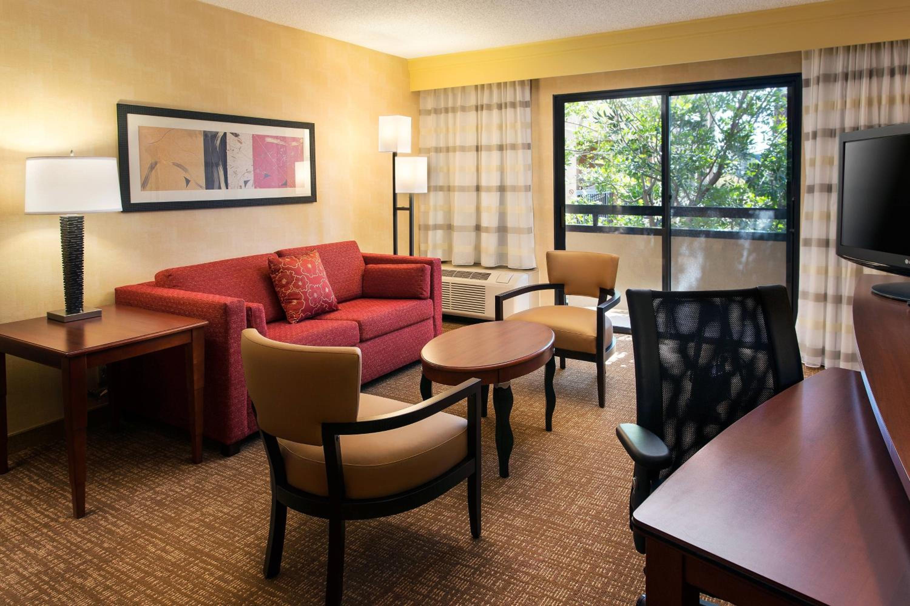 One-Bedroom King Suite with Sofa Bed  photo 1