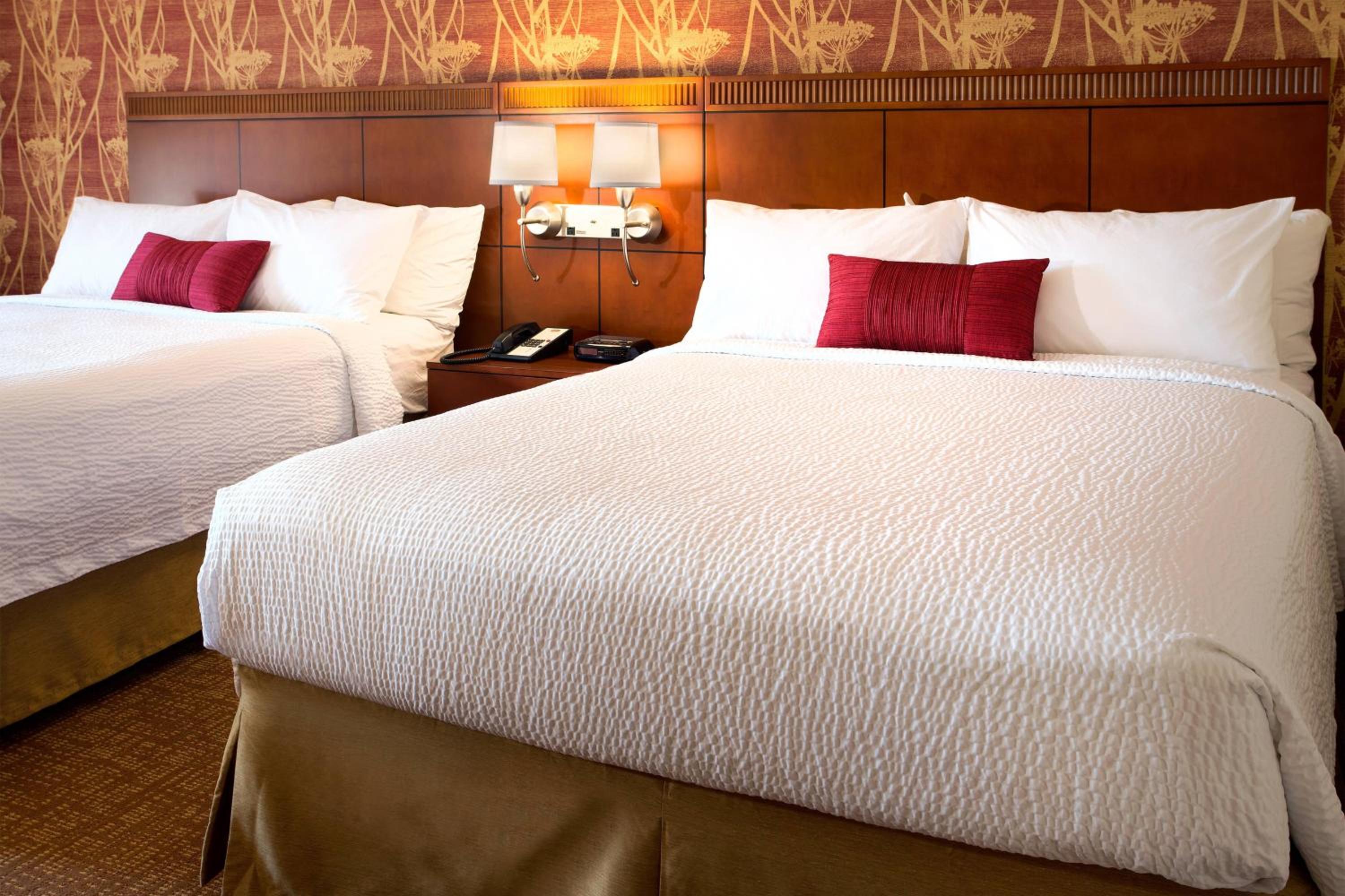 One-Bedroom Suite with Two Double Beds and Sofa Bed photo 2