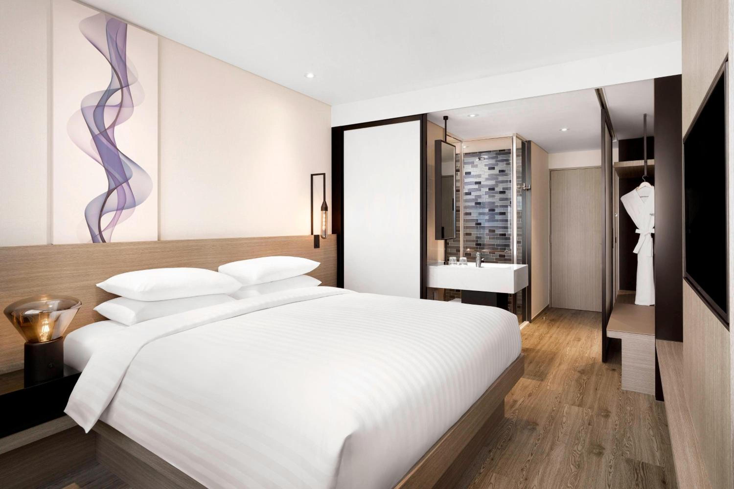 Standard Room - 1 King Bed with City View - Photo 1