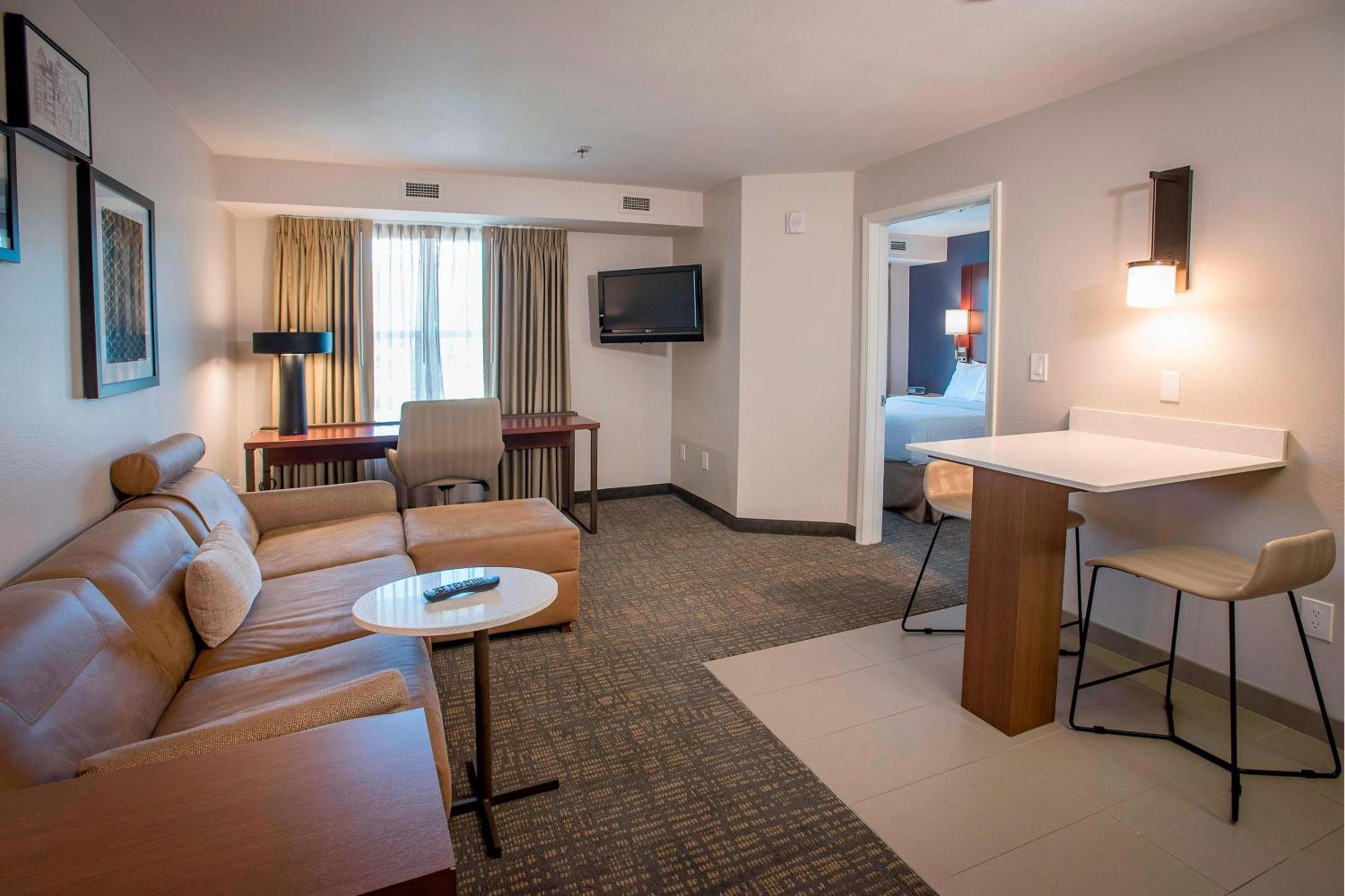 One-Bedroom Queen Suite with Sofa Bed and Downtown View photo 1