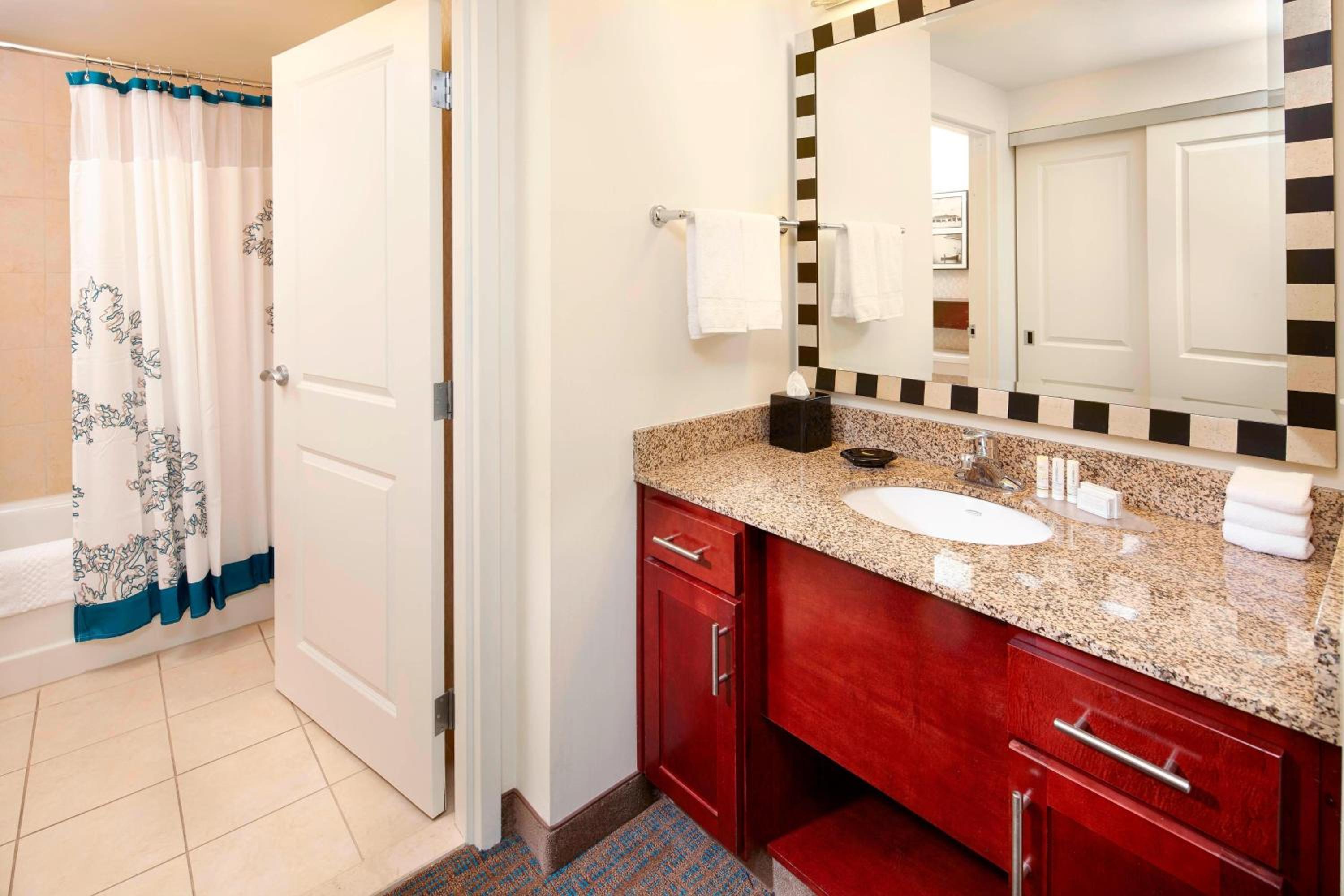 Large Two-Bedroom Suite - Photo 4