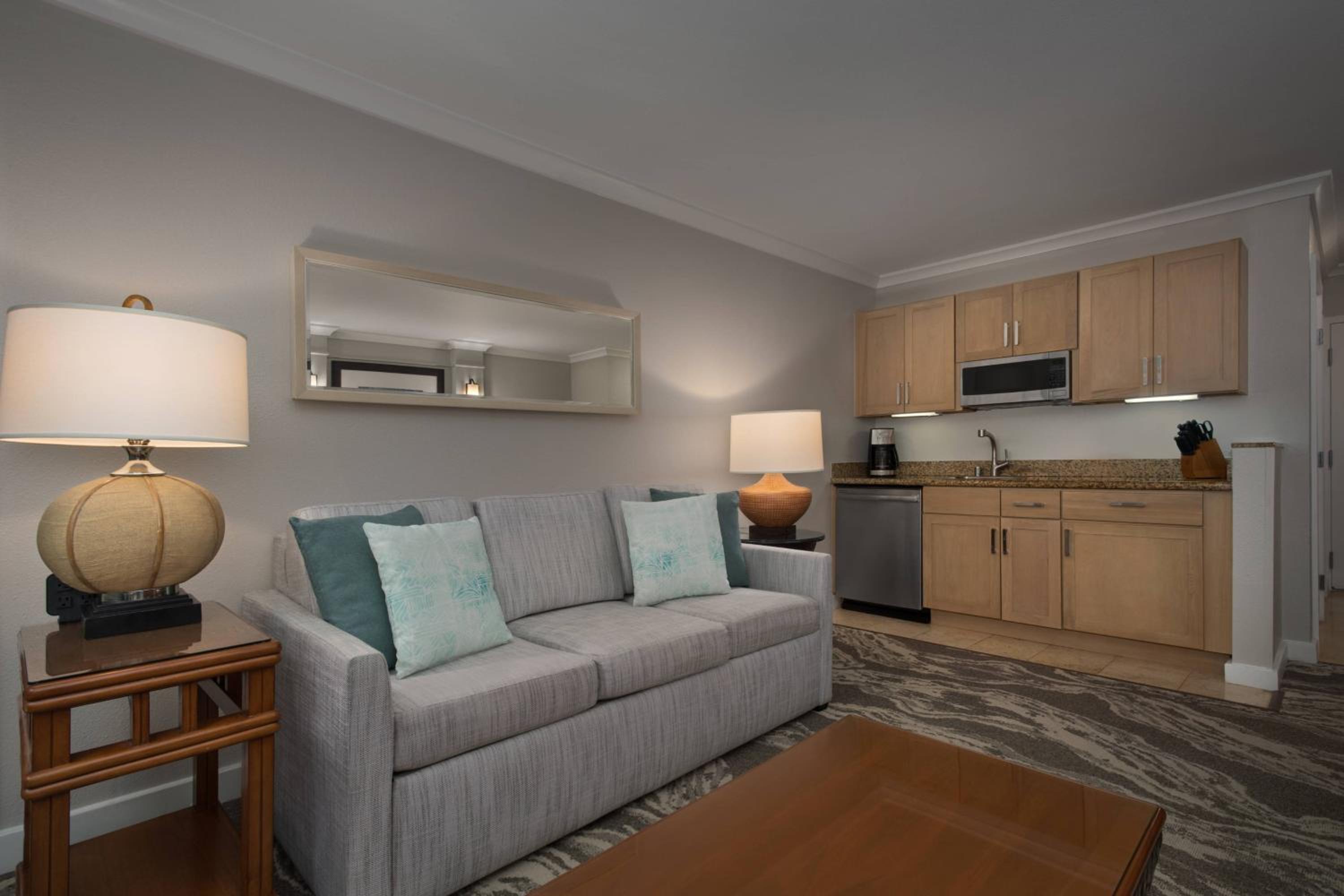 One-Bedroom King Suite with Garden View - Photo 3