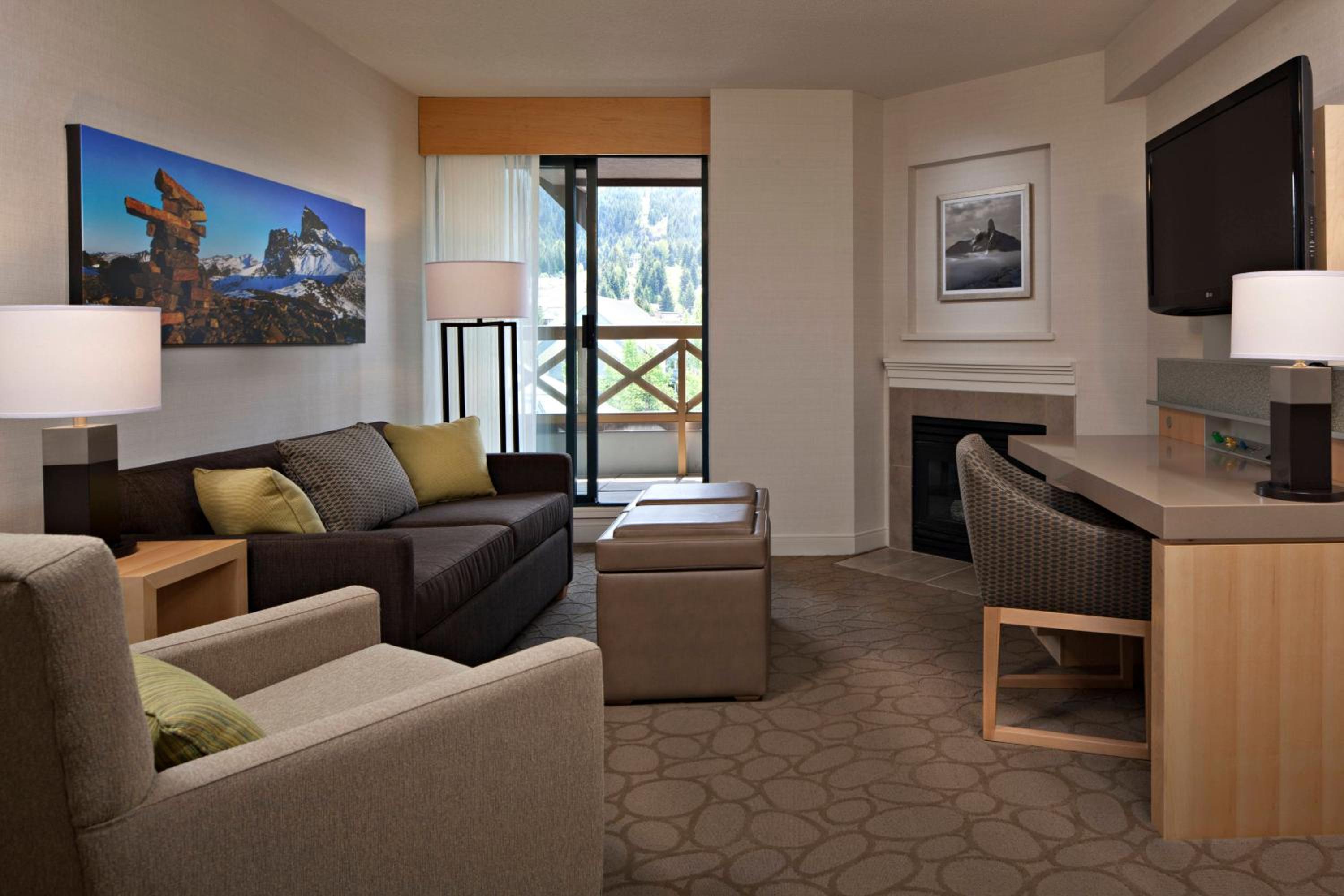 One-Bedroom King Suite with Kitchen - Photo 6