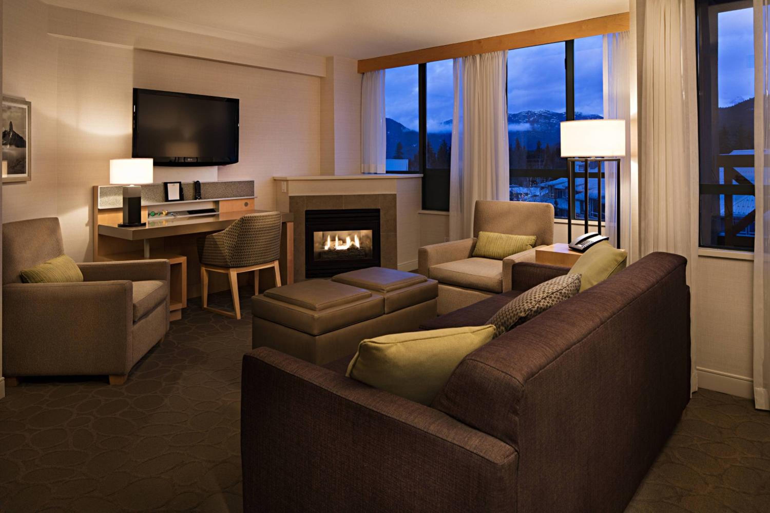 One-Bedroom King Suite with Kitchen and Mountain View - Photo 5