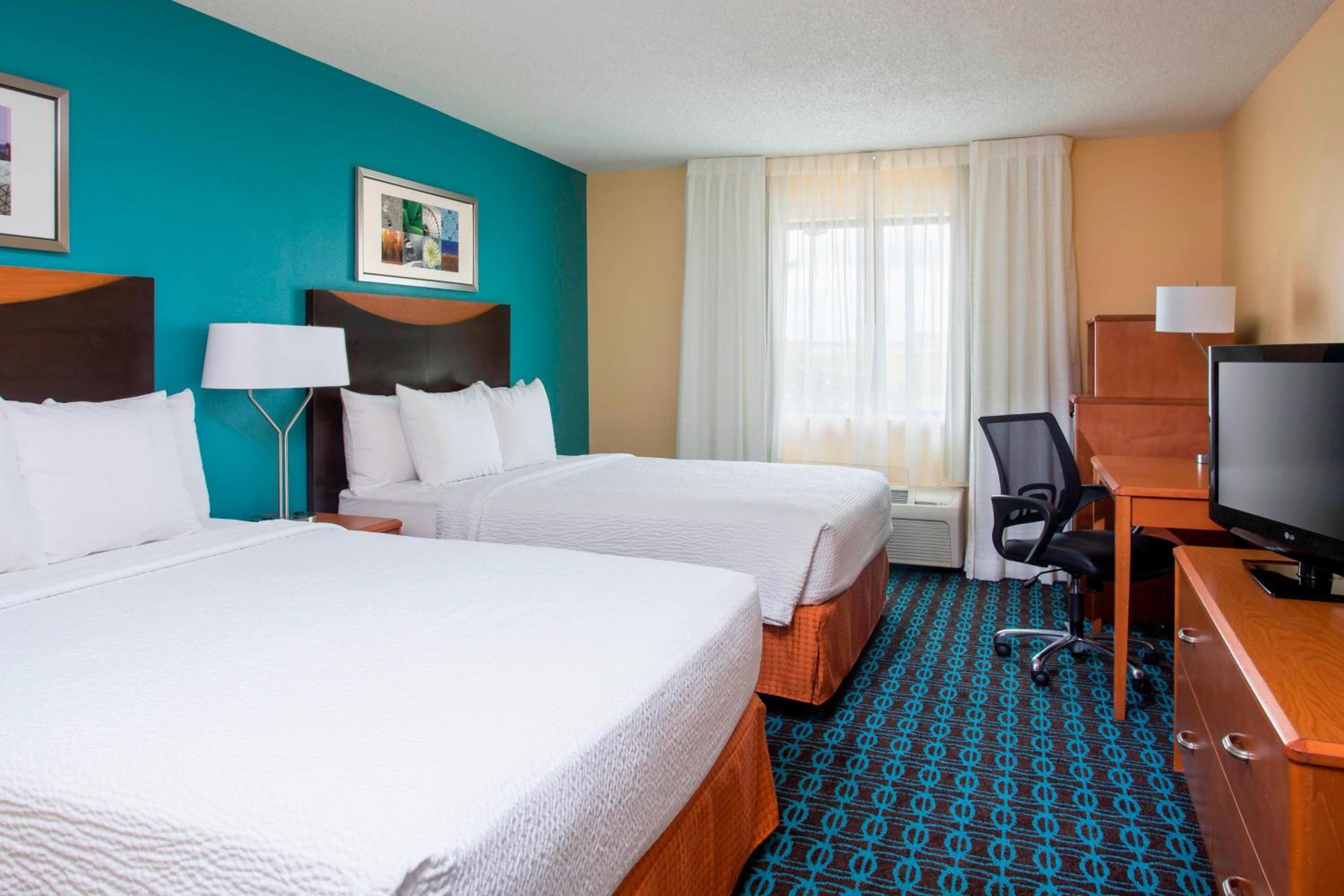 Queen Room with Two Queen Beds photo 1