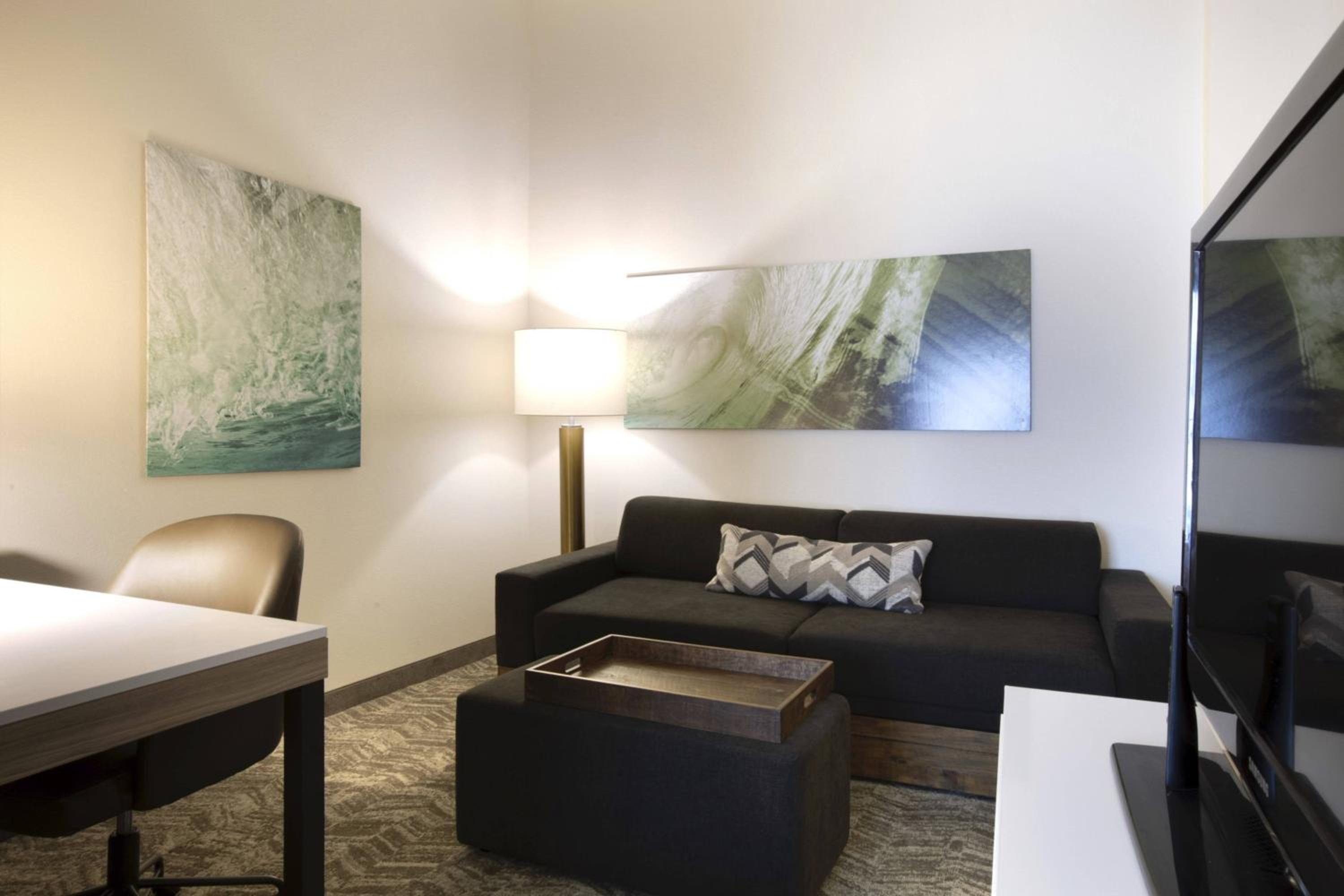 King Studio with Sofa Bed - Hearing Accessible photo 2