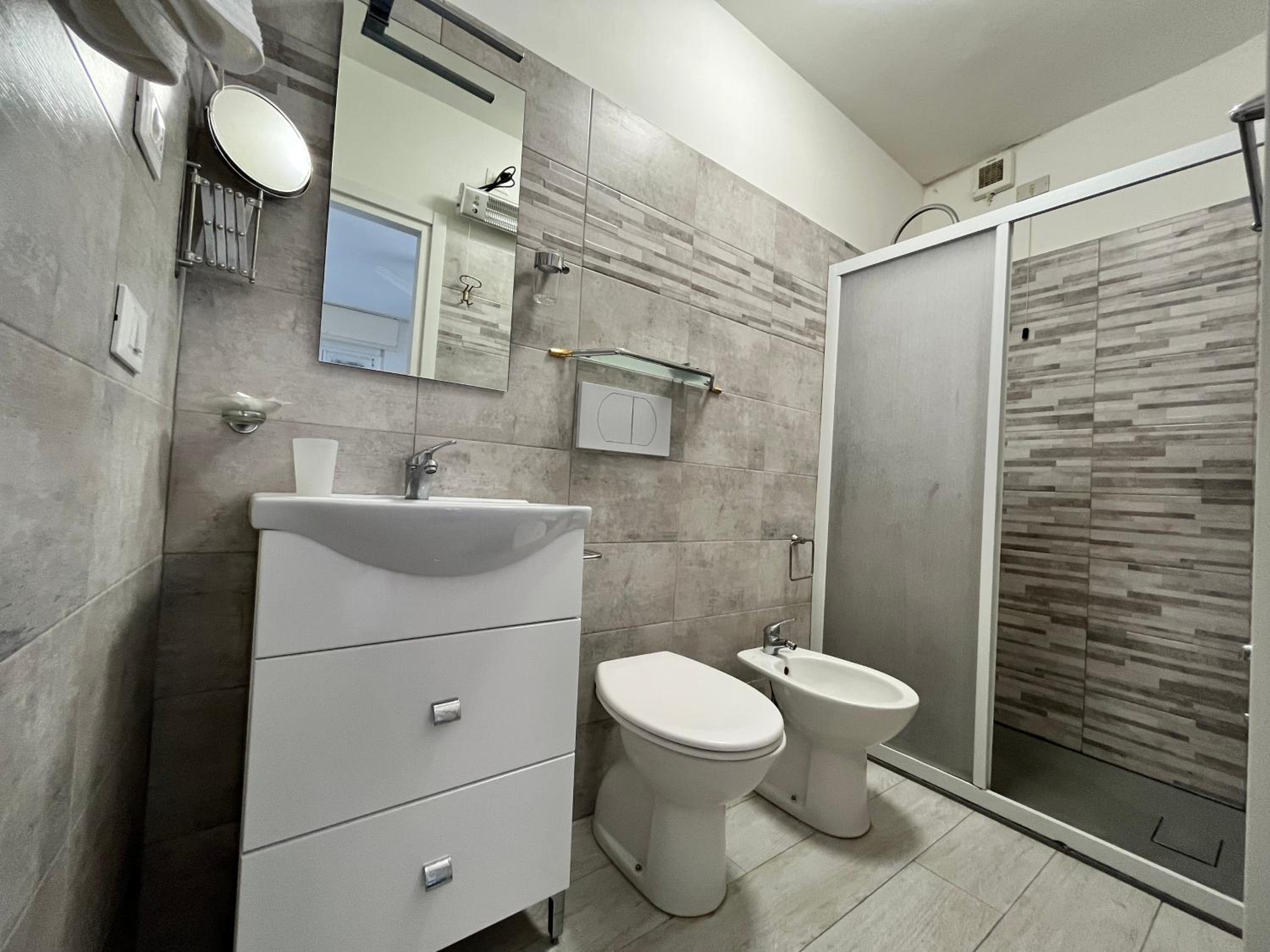 Double Room with Balcony - Photo 2