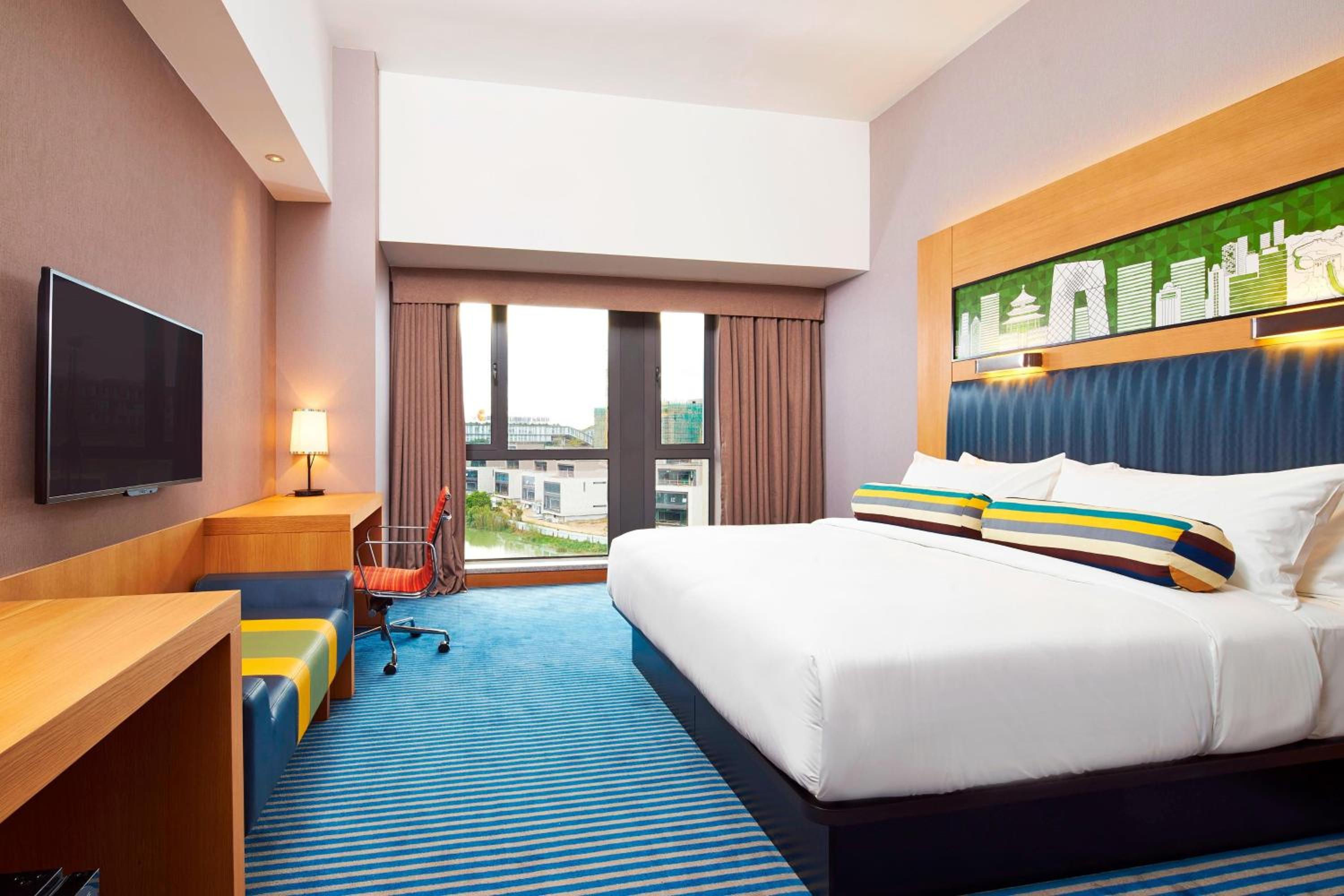 1 King Bed, Park View, Guest Room
