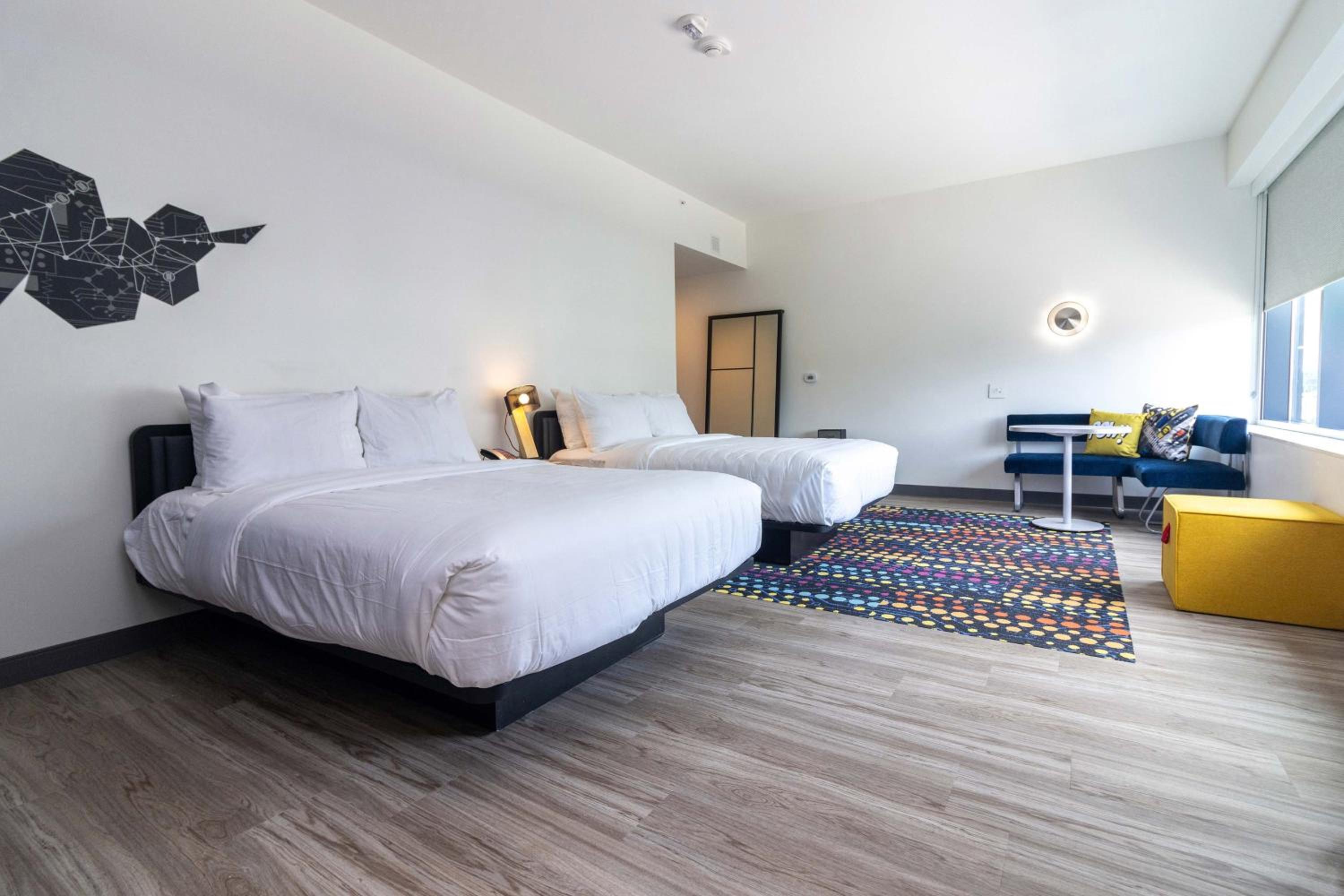 Aloft, Guest room, 2 Queen - Photo 2