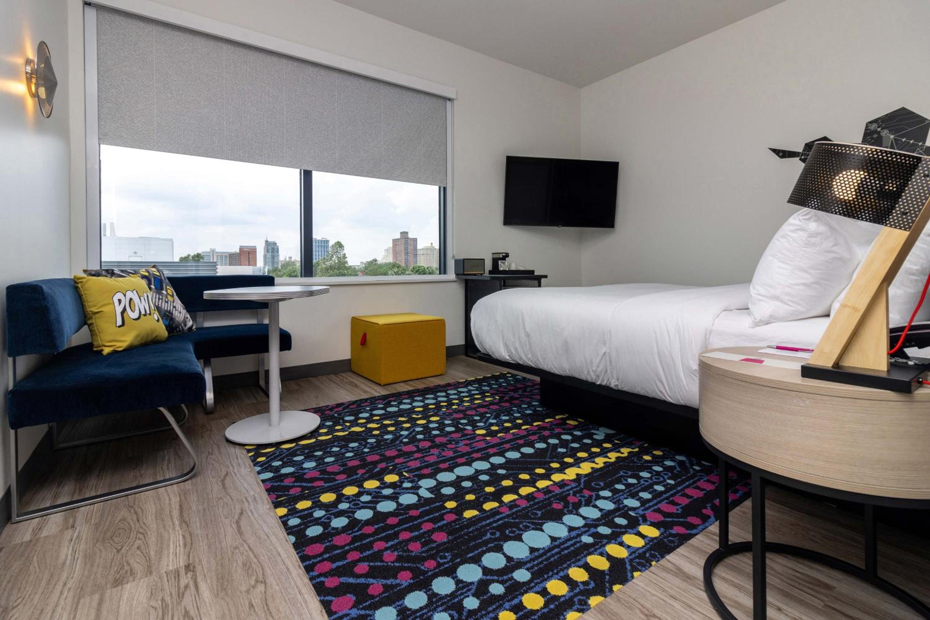 Aloft, Guest room, 1 King - Photo 1