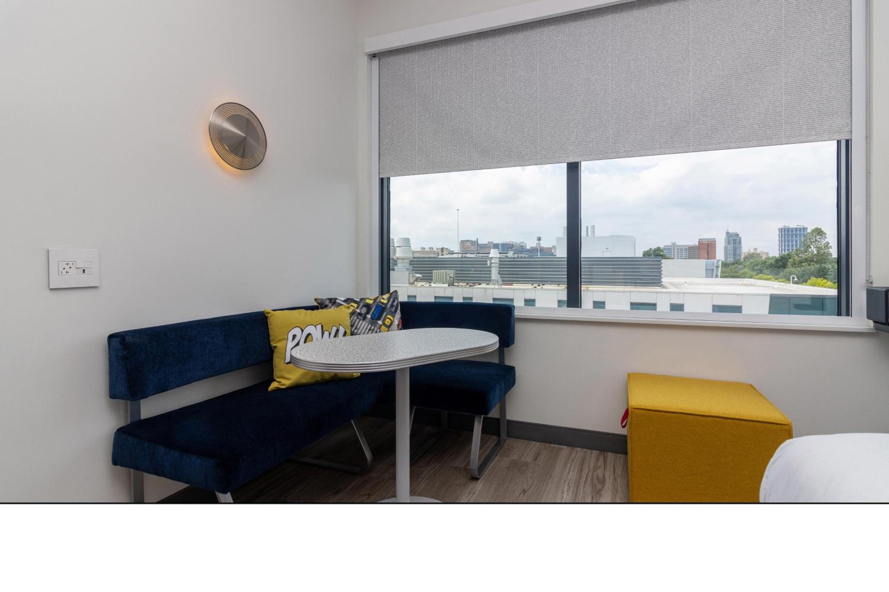 Aloft, Guest room, 1 King - Photo 2
