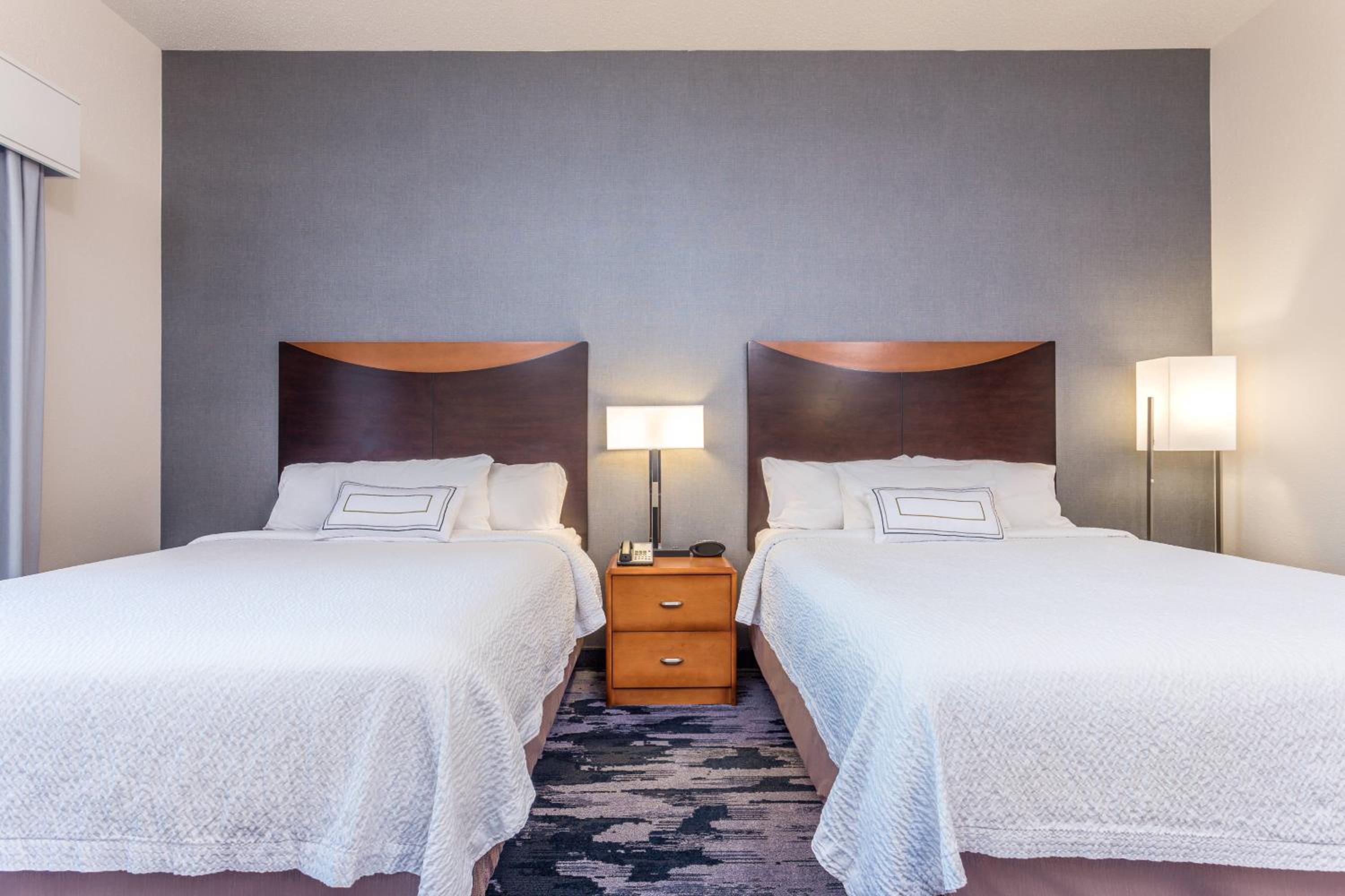 Queen Room with Two Queen Beds - Photo 2