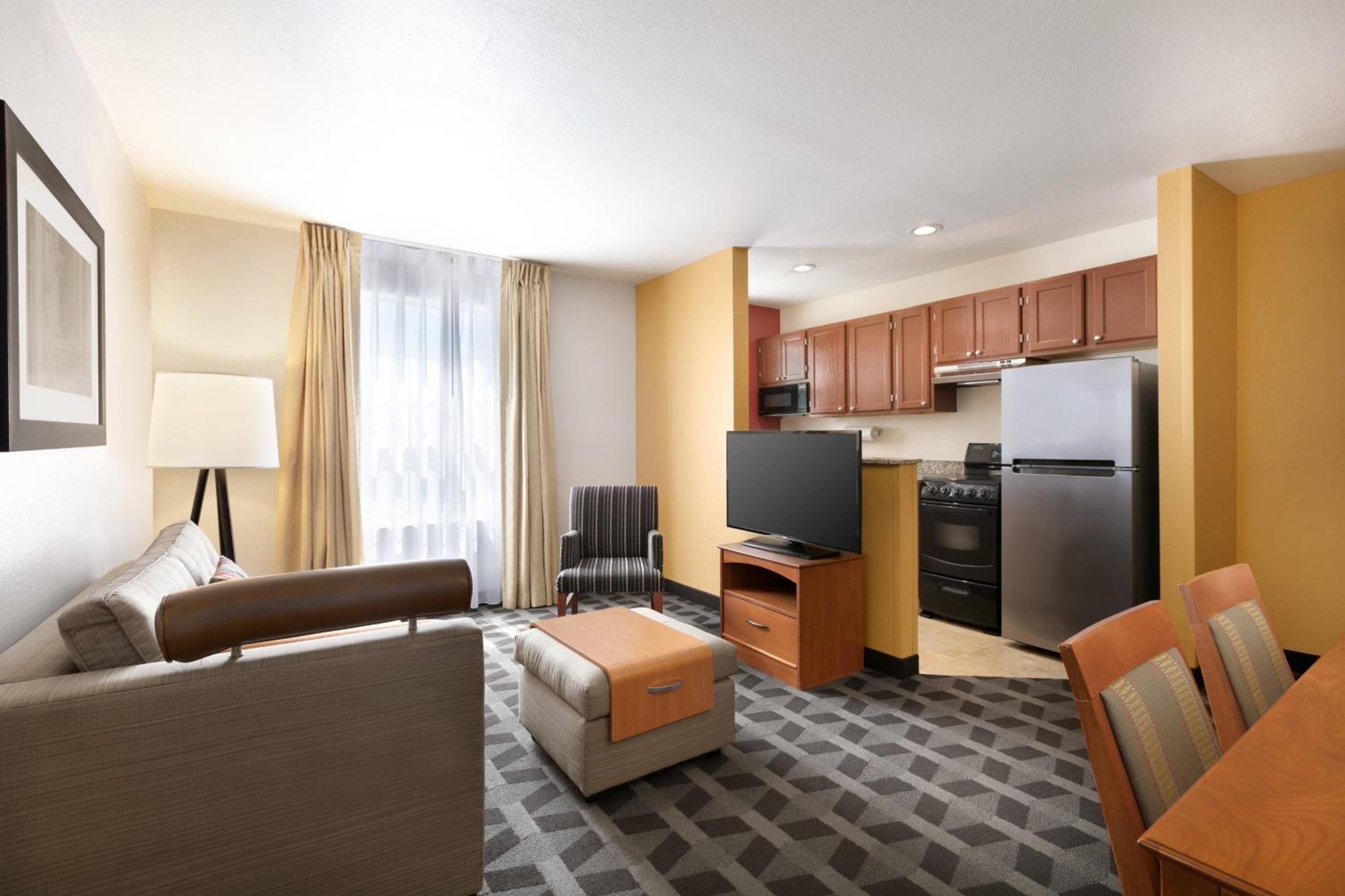 Two-Bedroom Suite - Photo 2