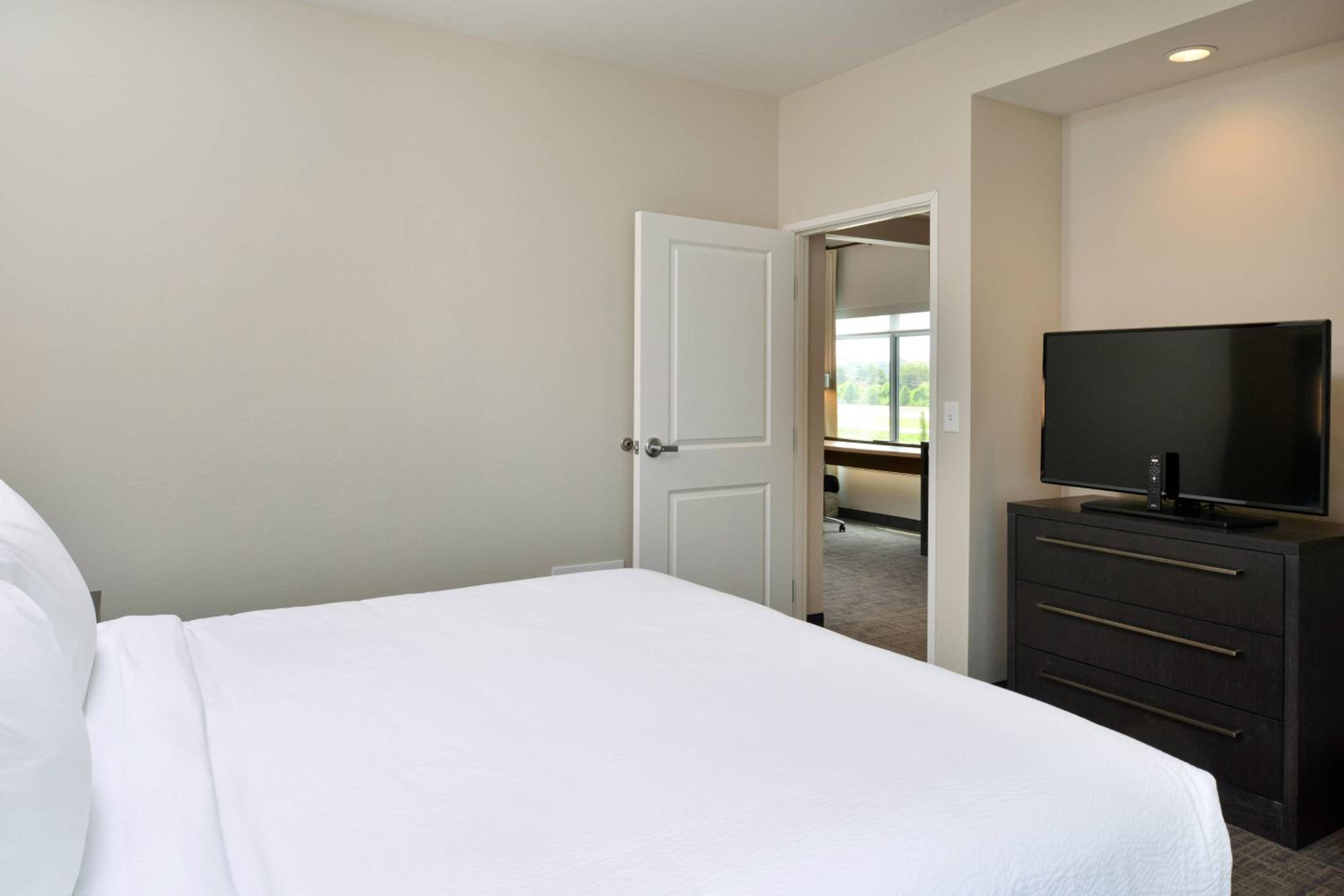 One-Bedroom King Suite with Sofa Bed - Photo 3