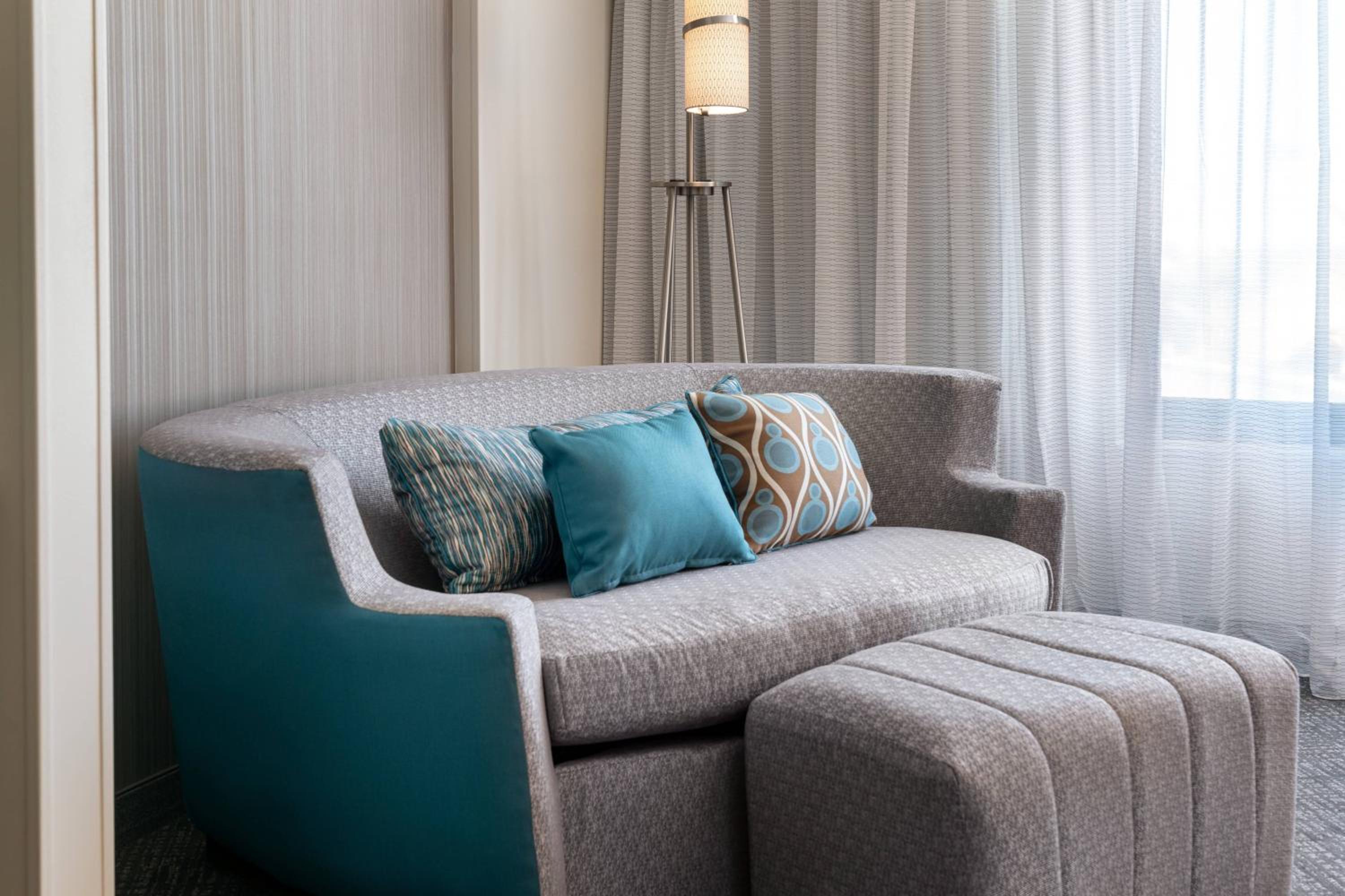 King Guest Room with Sofa Bed - Photo 6
