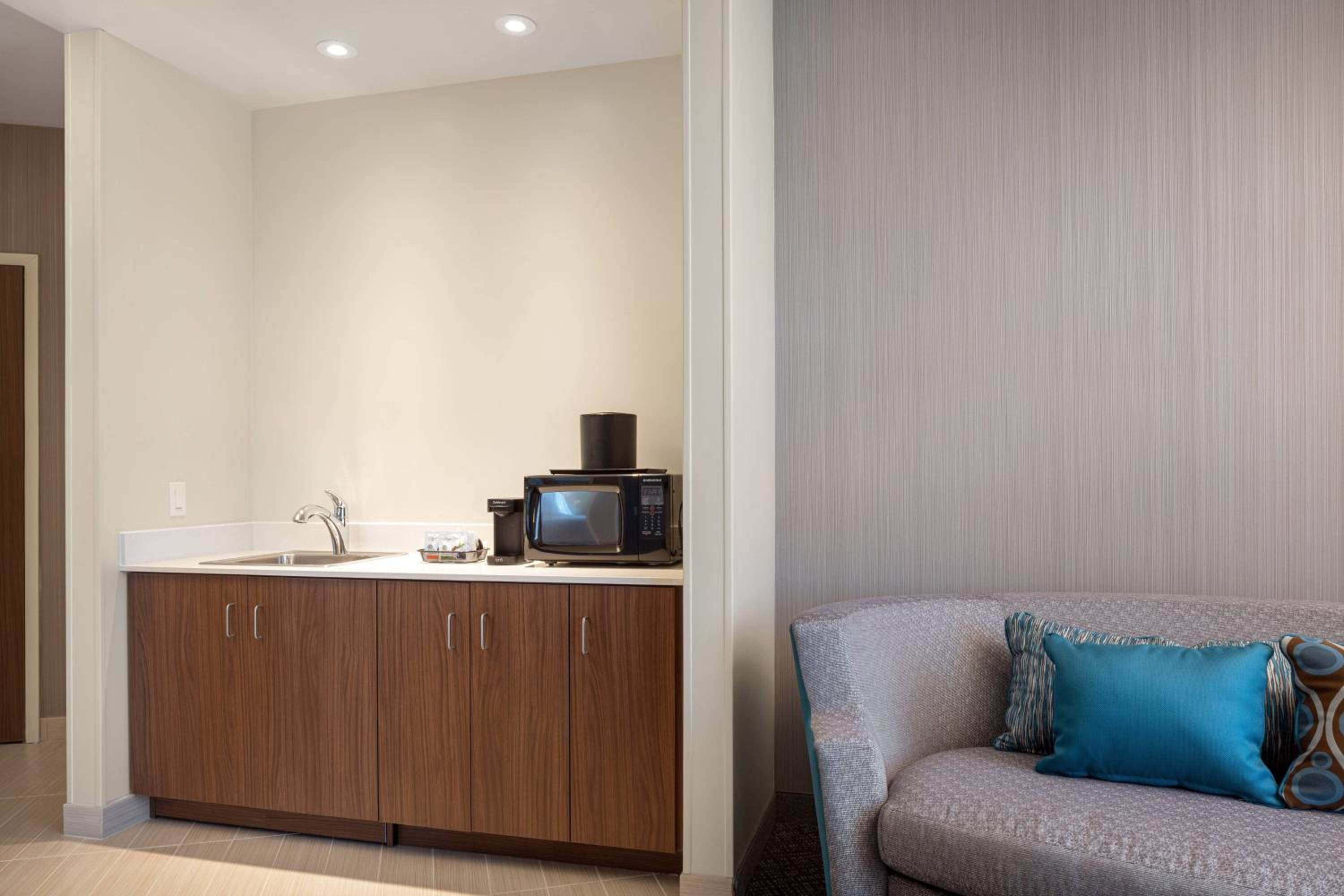 One-Bedroom King Suite with Sofa Bed - Photo 3