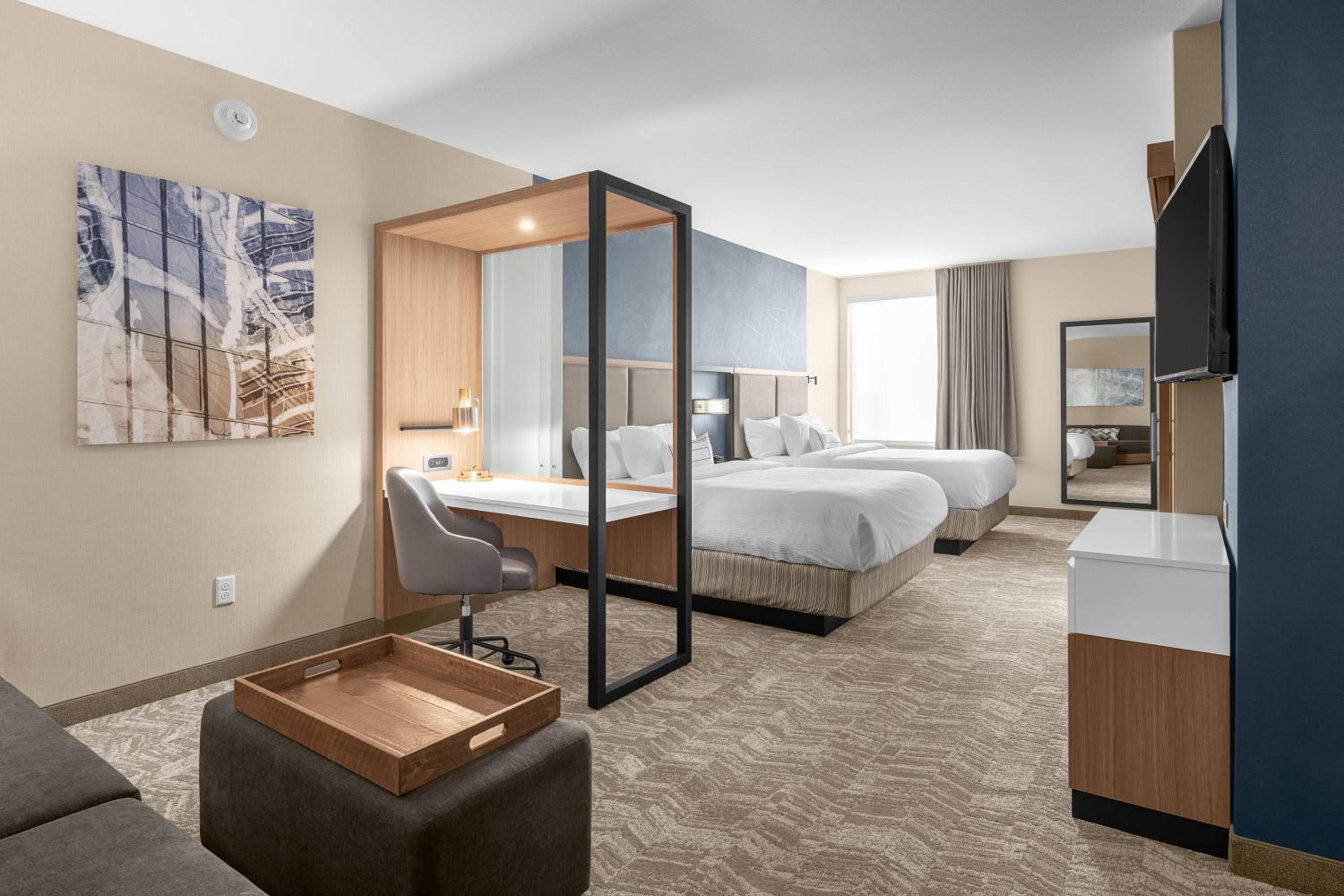 Studio with Two Queen Beds and Trundle Bed - Hearing Accessible