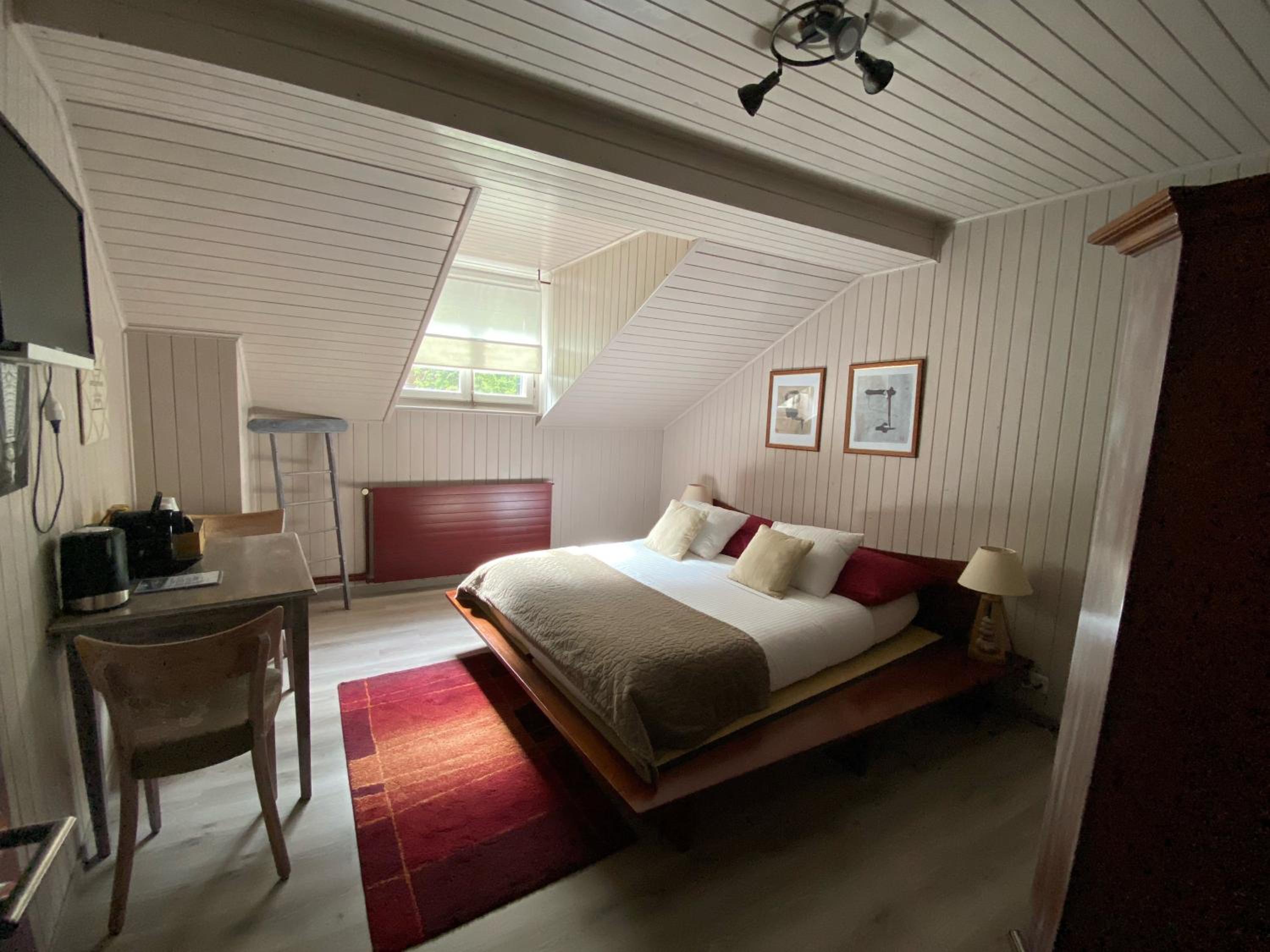 Standard Double Room with Shared Bathroom photo 2