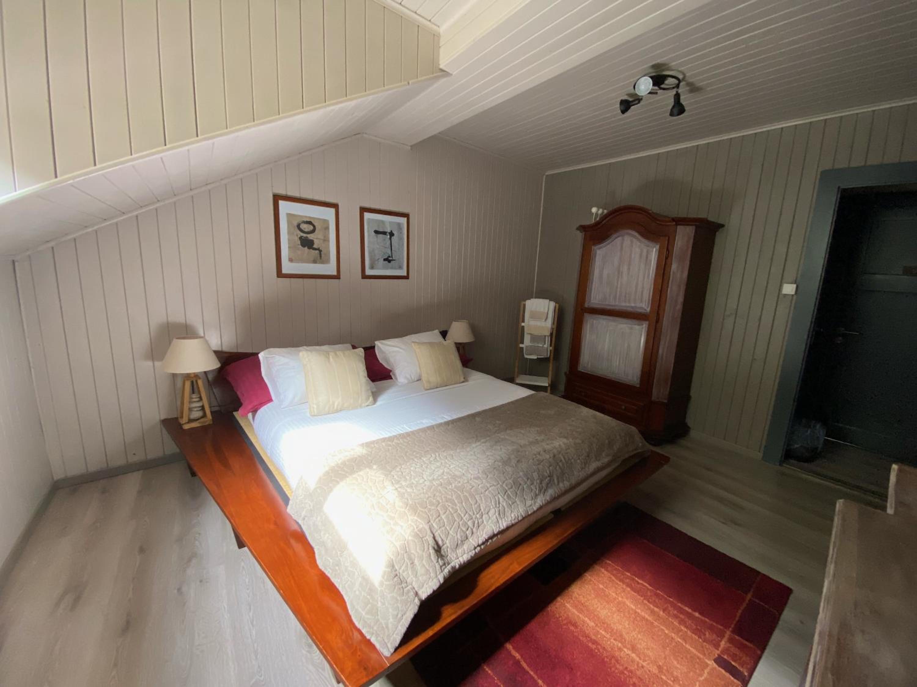 Standard Double Room with Shared Bathroom photo 3