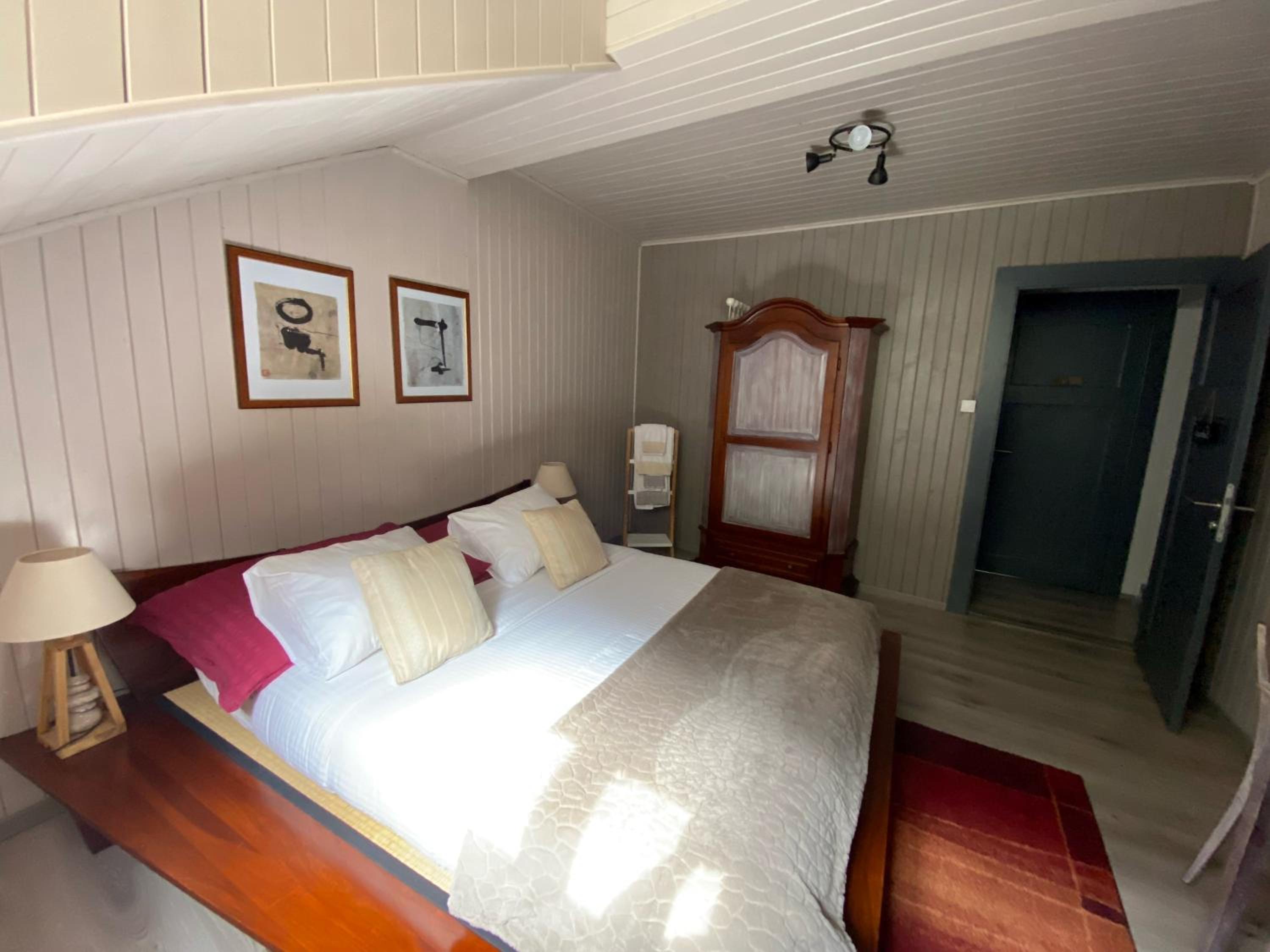 Standard Double Room with Shared Bathroom photo 2