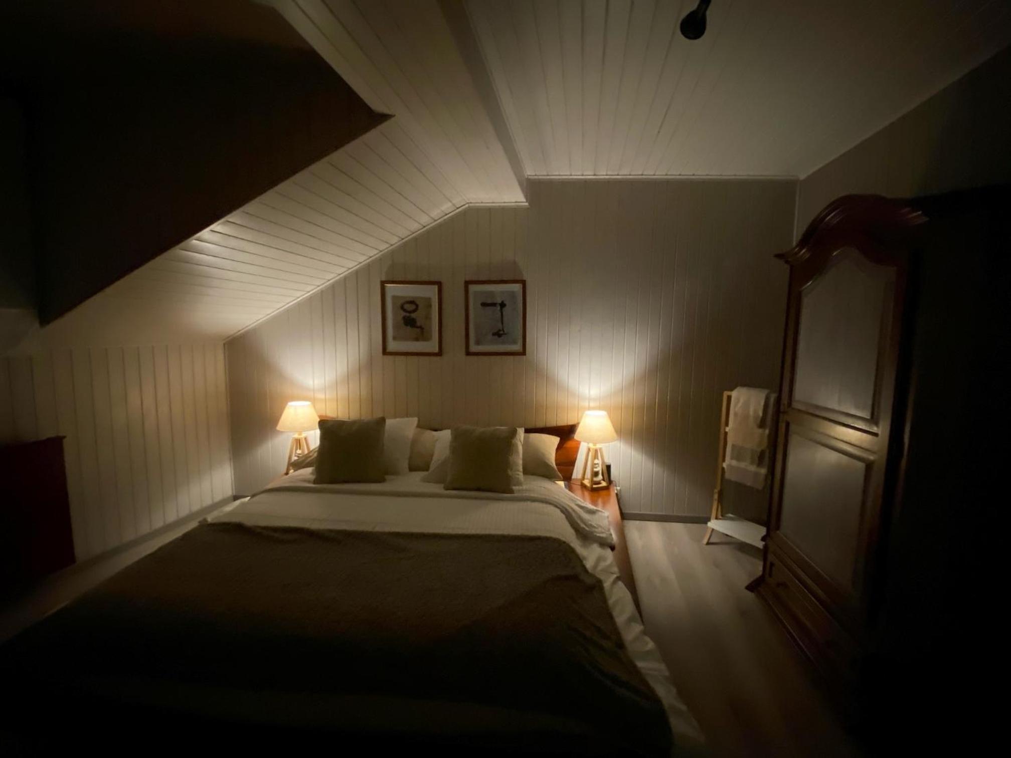Double or Twin Room with Shared Bathroom photo 2