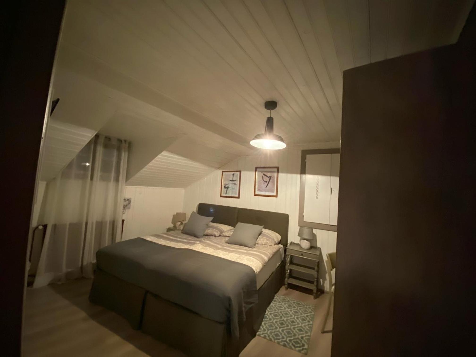 Double or Twin Room with Shared Bathroom photo 3