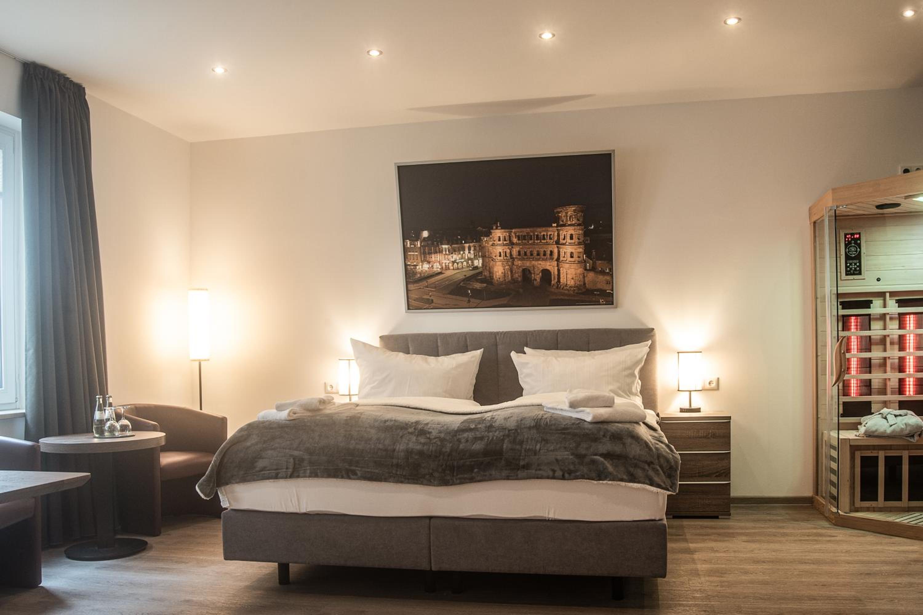 Deluxe Suite with Spa Bath - Photo 1