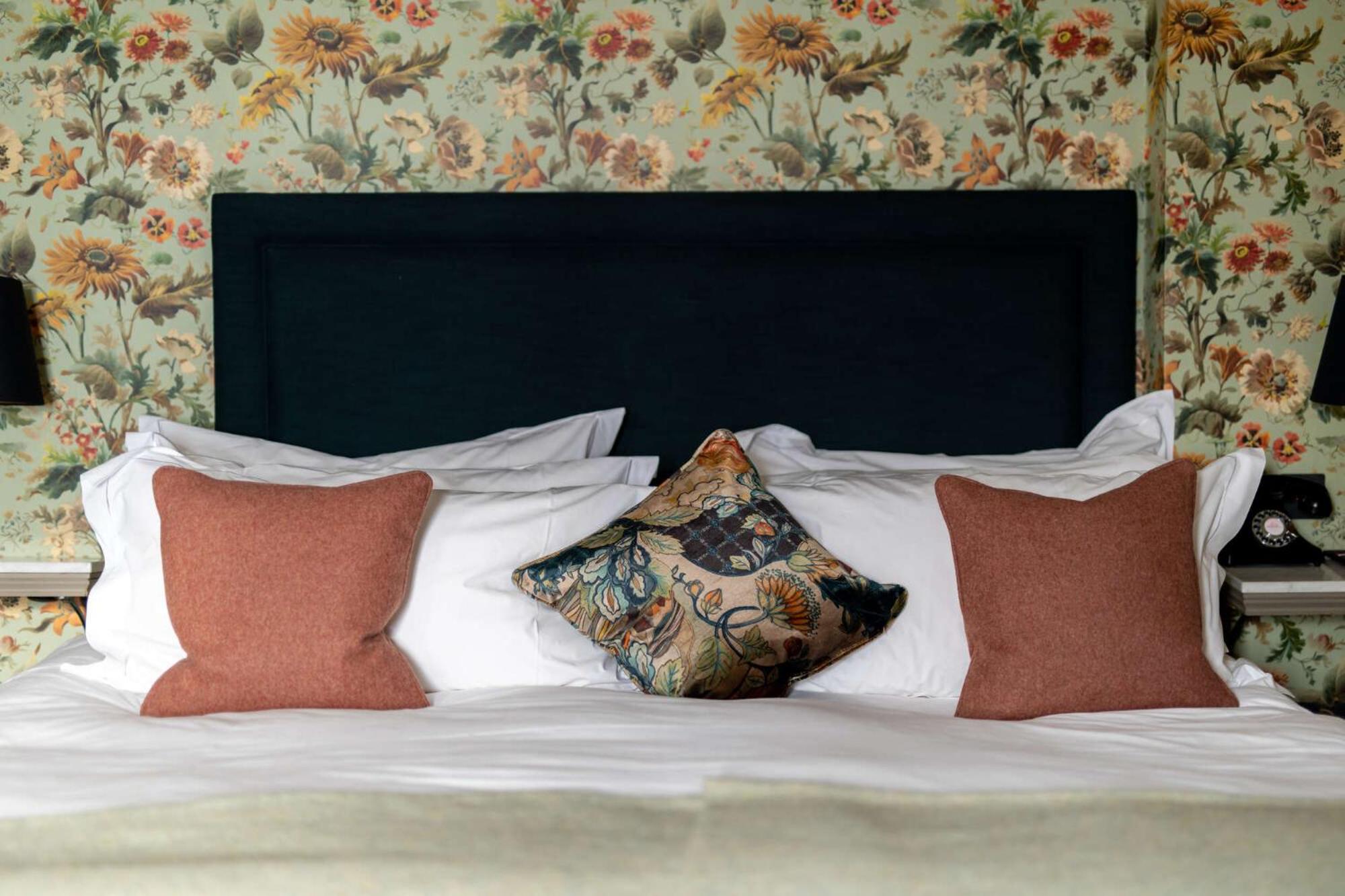 Deluxe Double Room - Photo 11