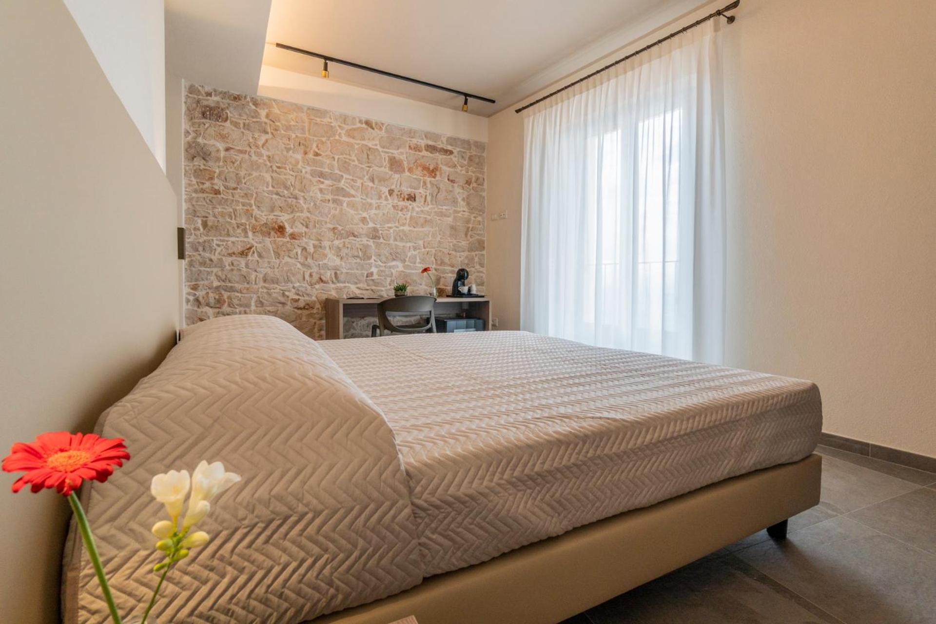 Standard Double or Twin Room - Photo 15