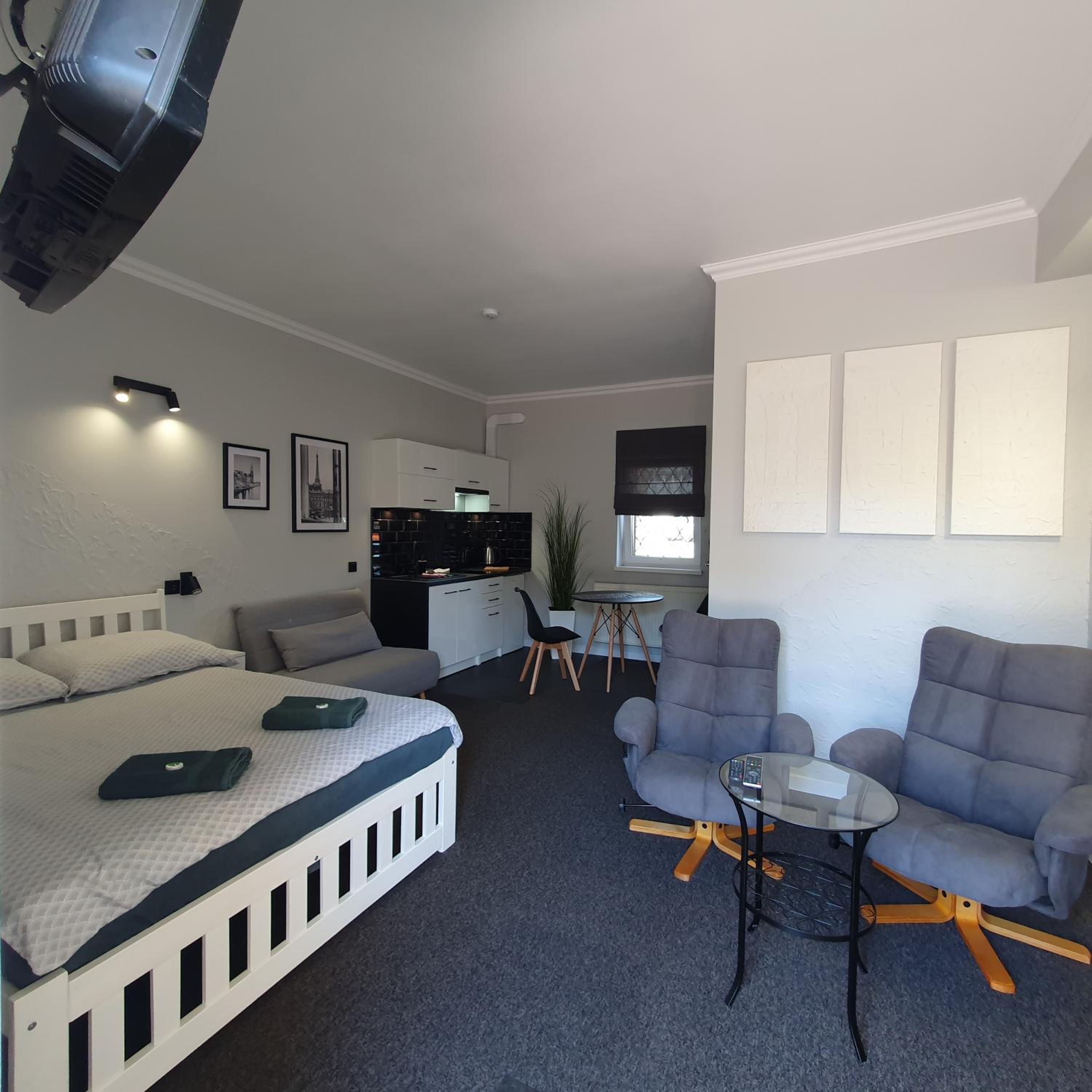 Deluxe Double Room (2 Adults + 1 Child)