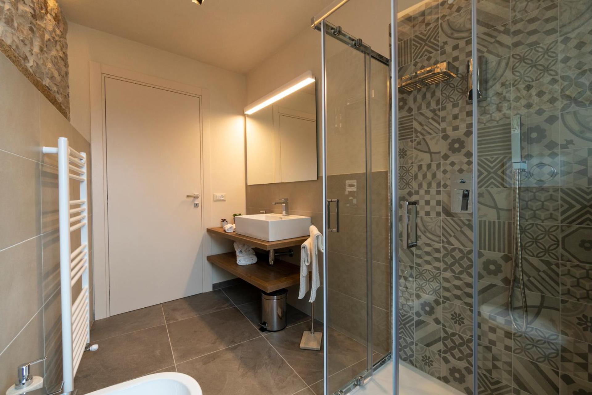 Standard Double or Twin Room - Photo 11