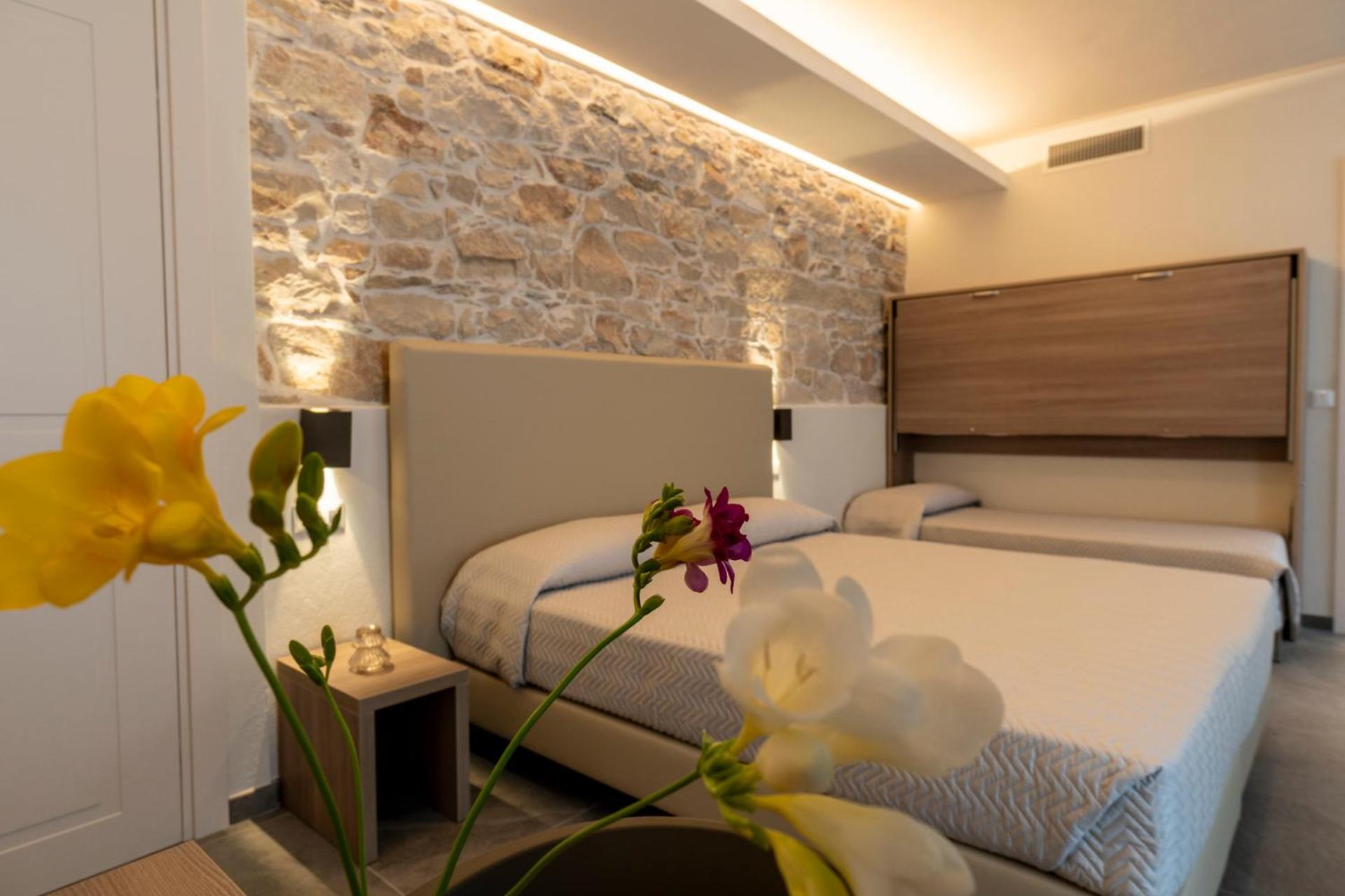 Deluxe Room - Photo 2