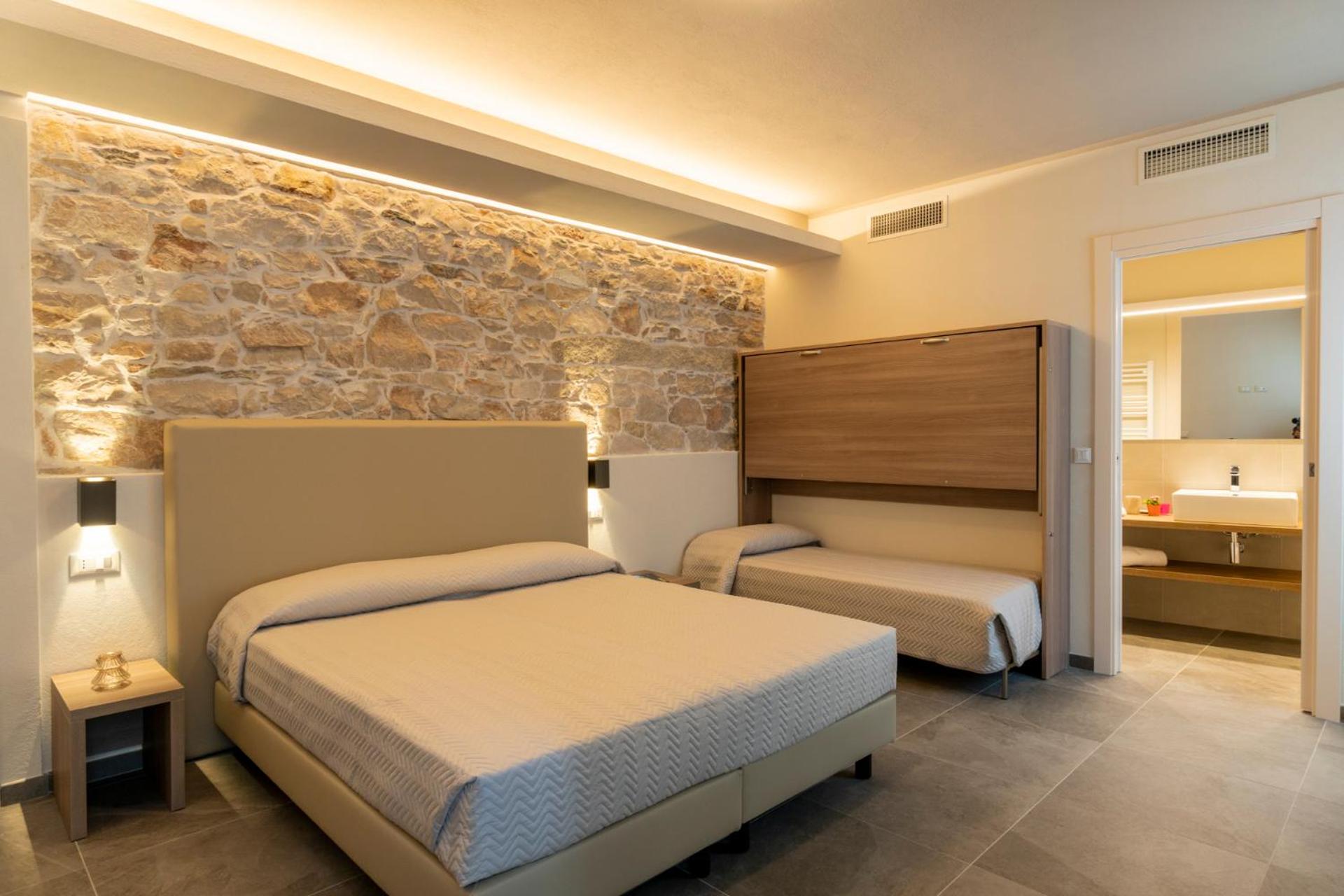 Deluxe Room - Photo 3