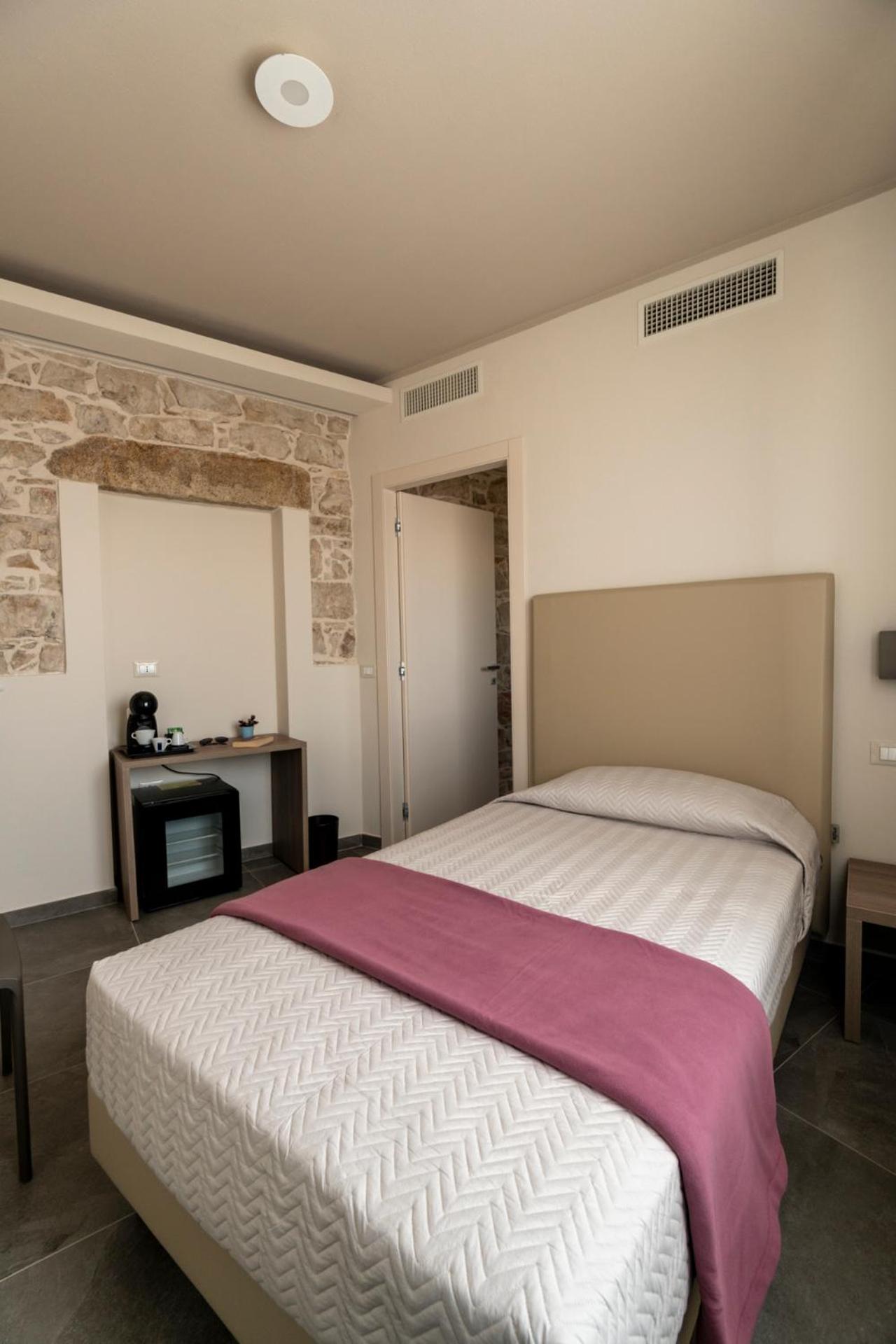 Economy Double Room photo 3