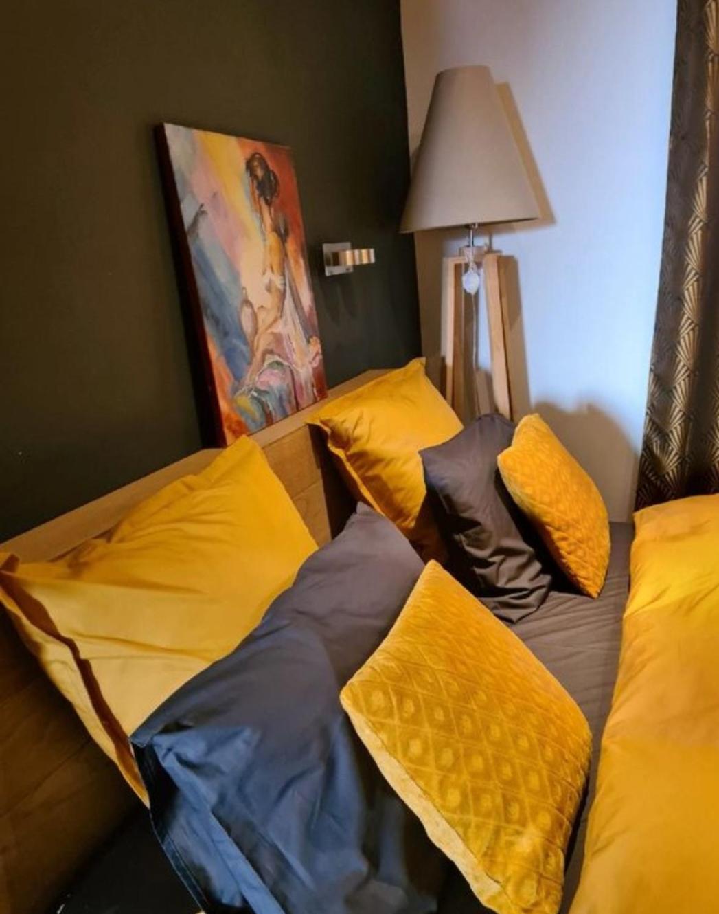 Deluxe Double Room (2 Adults + 1 Child) - Photo 6