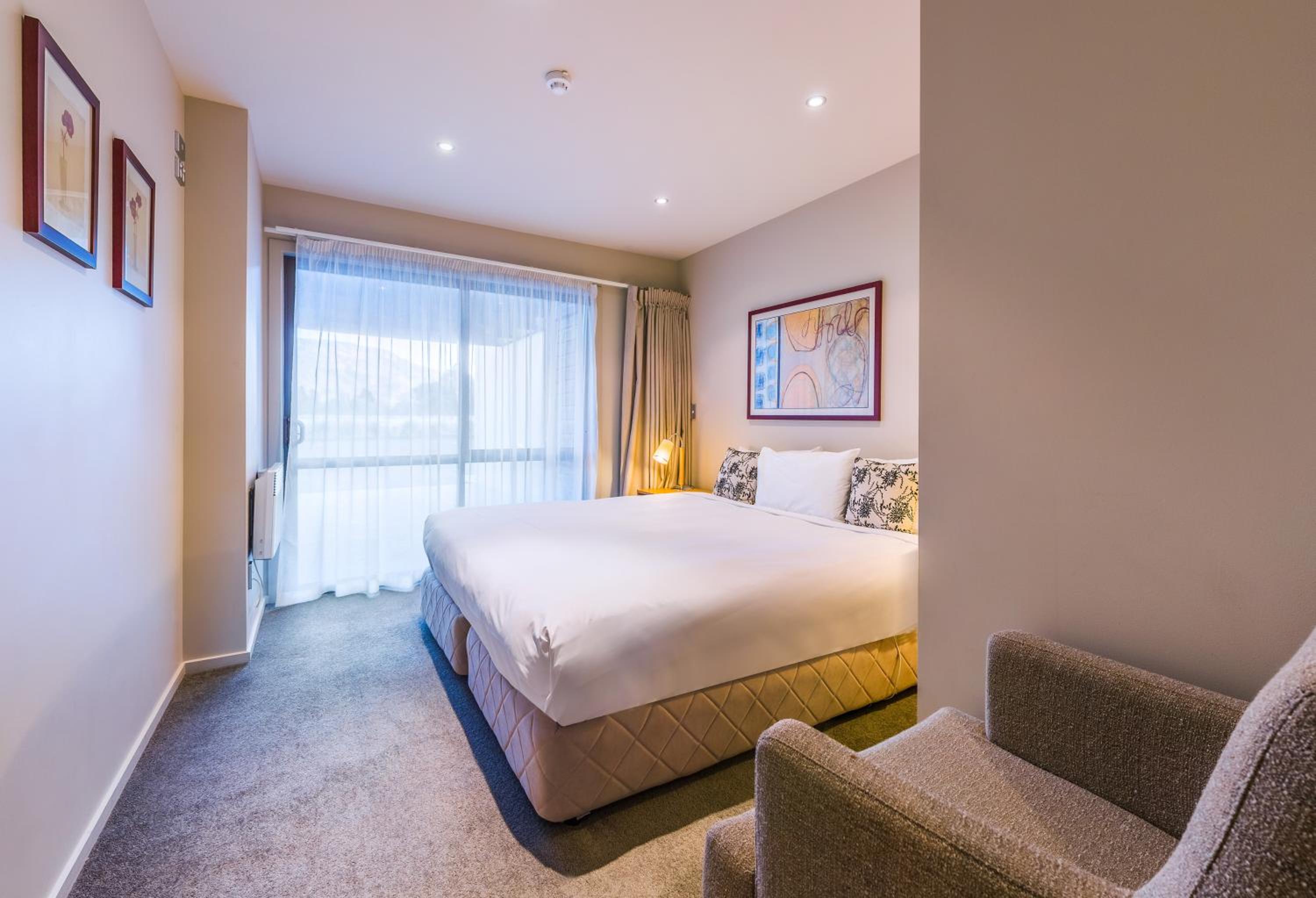 Standard King Room photo 2