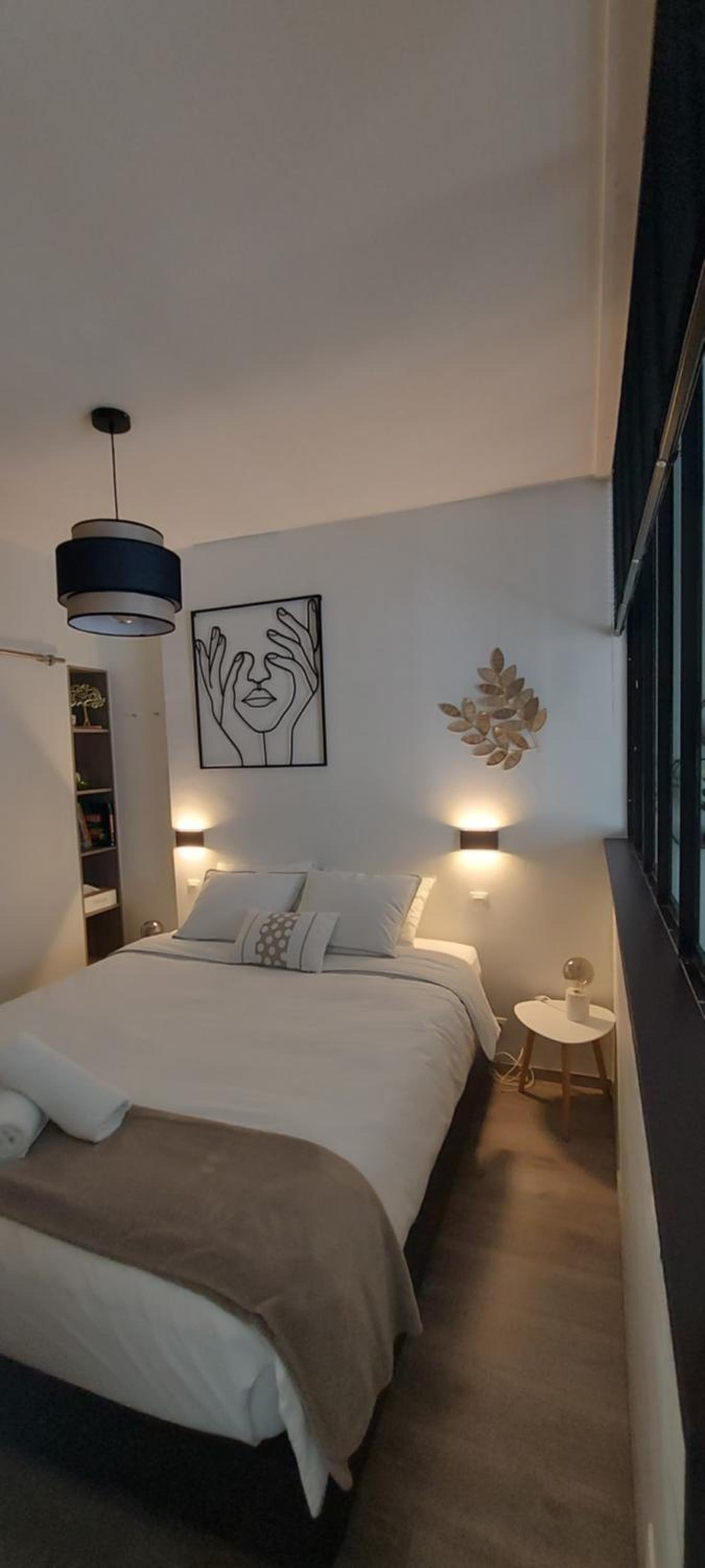 One-Bedroom Apartment photo 1