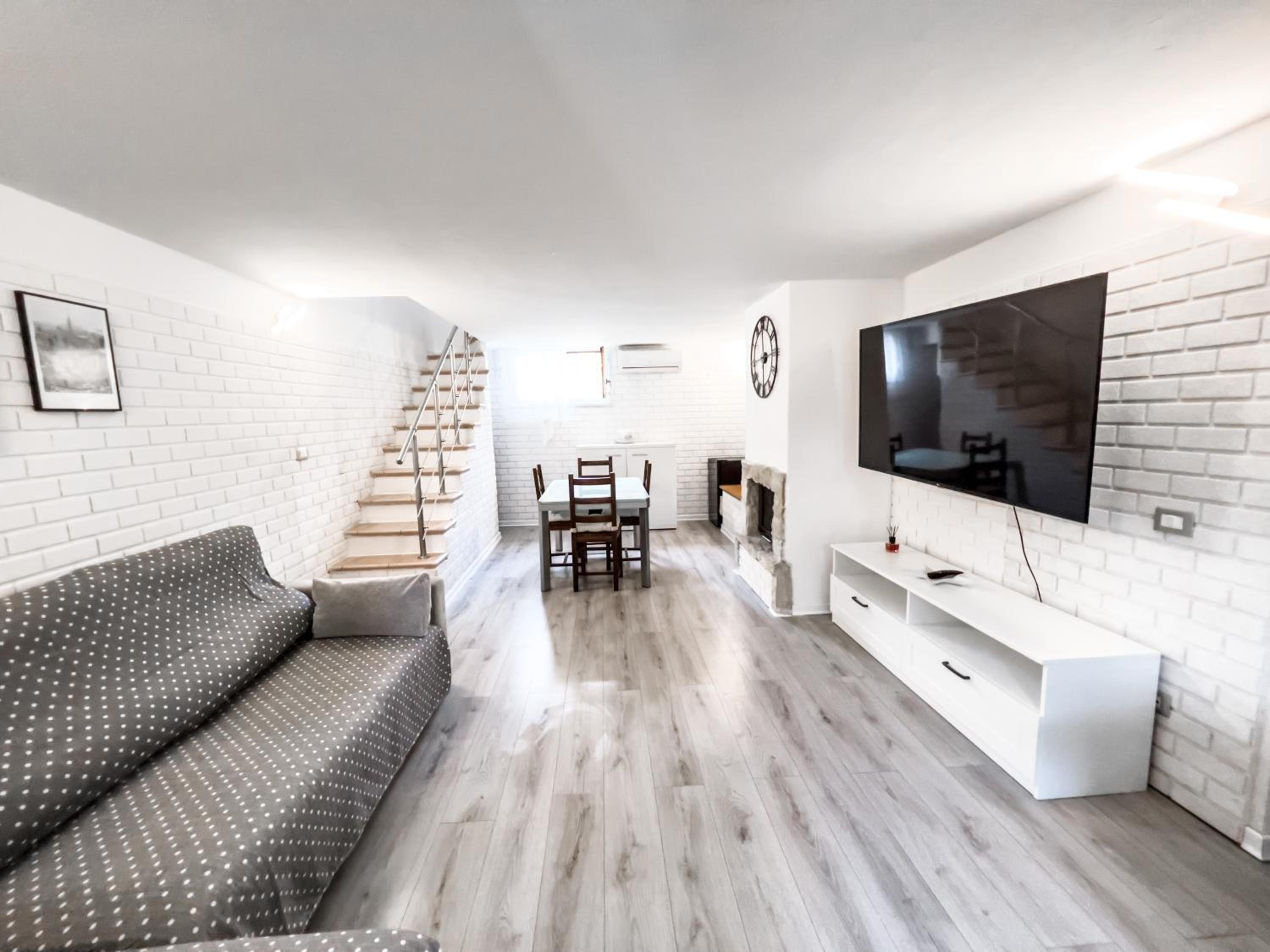 Three-Bedroom Apartment photo 1