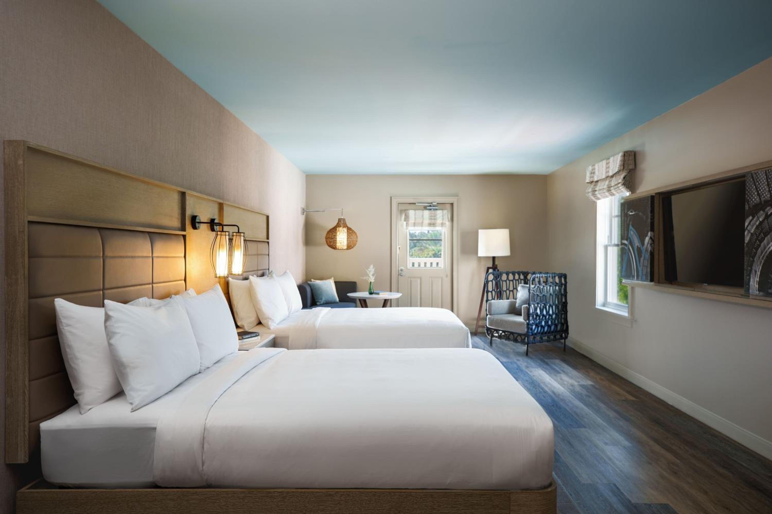Deluxe Queen Room with Two Queen Beds - Non-Smoking - Photo 1