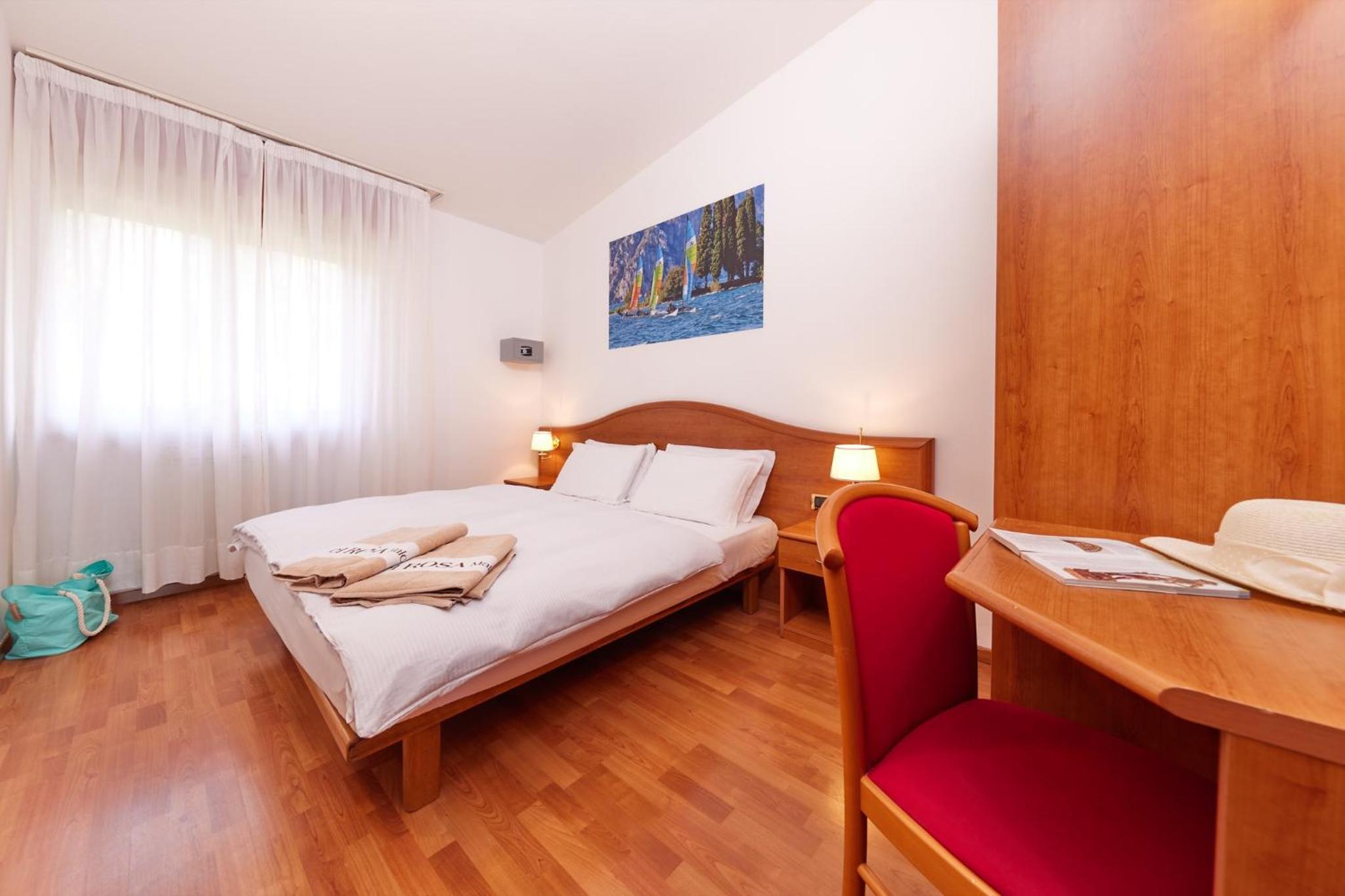 Standard Double or Twin Room with Mountain View photo 1