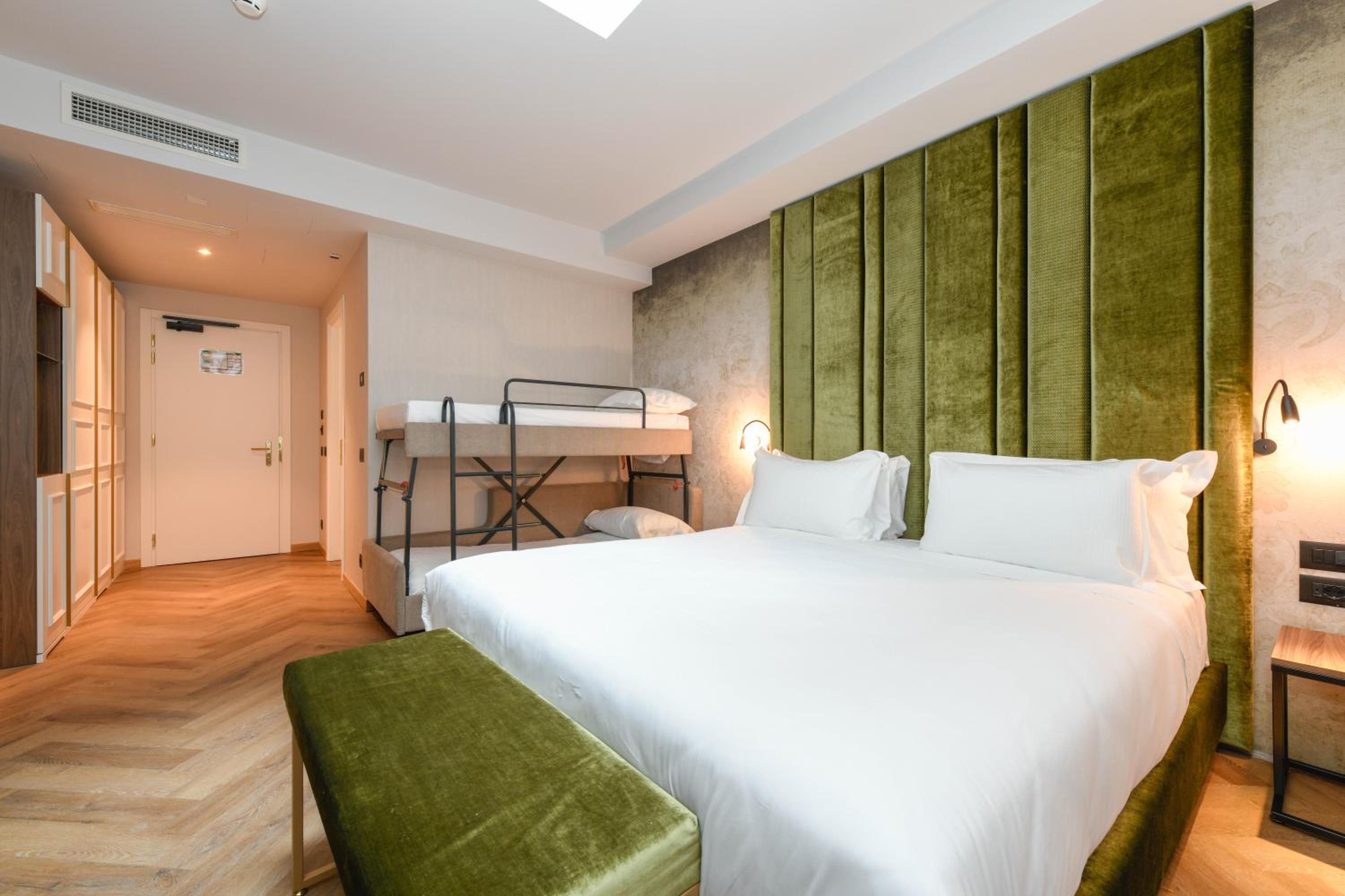 Comfort Quadruple Room - Photo 1