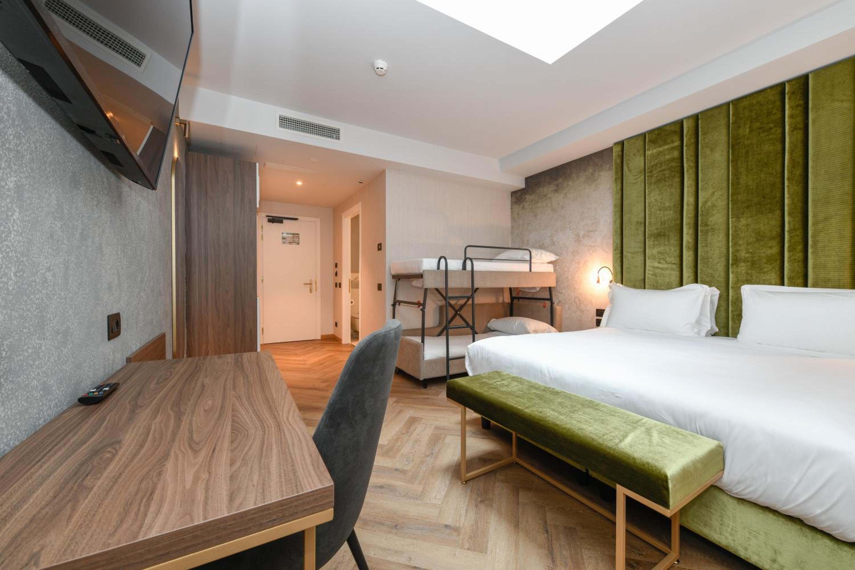 Comfort Quadruple Room - Photo 11