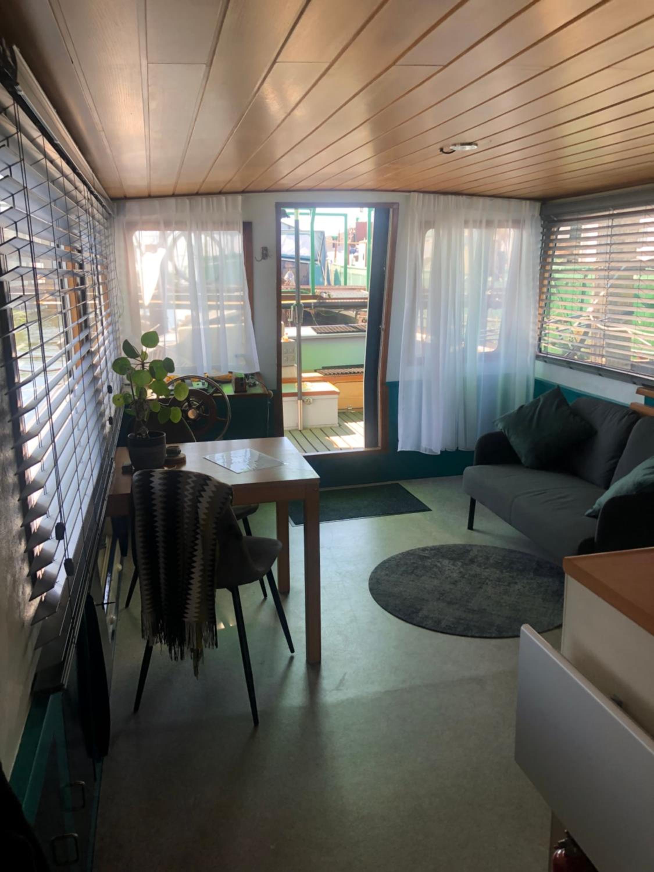 Boat with Private Bathroom photo 3