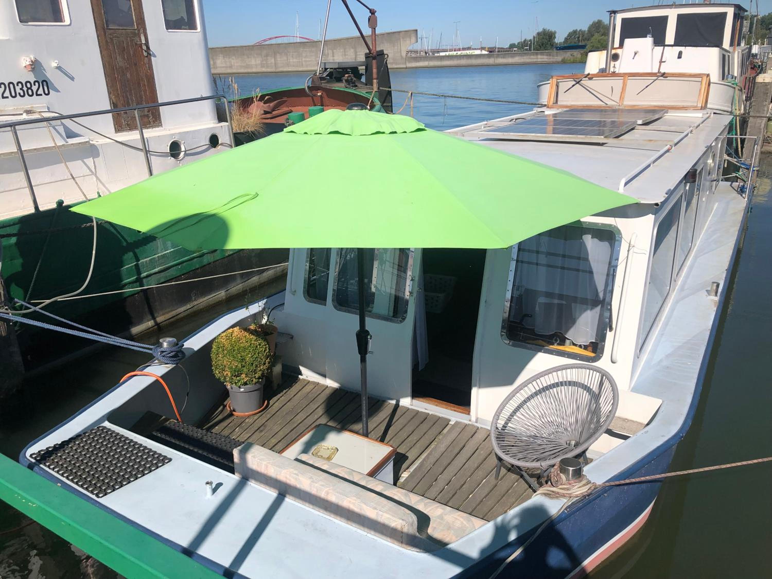 Boat with Private Bathroom photo 2