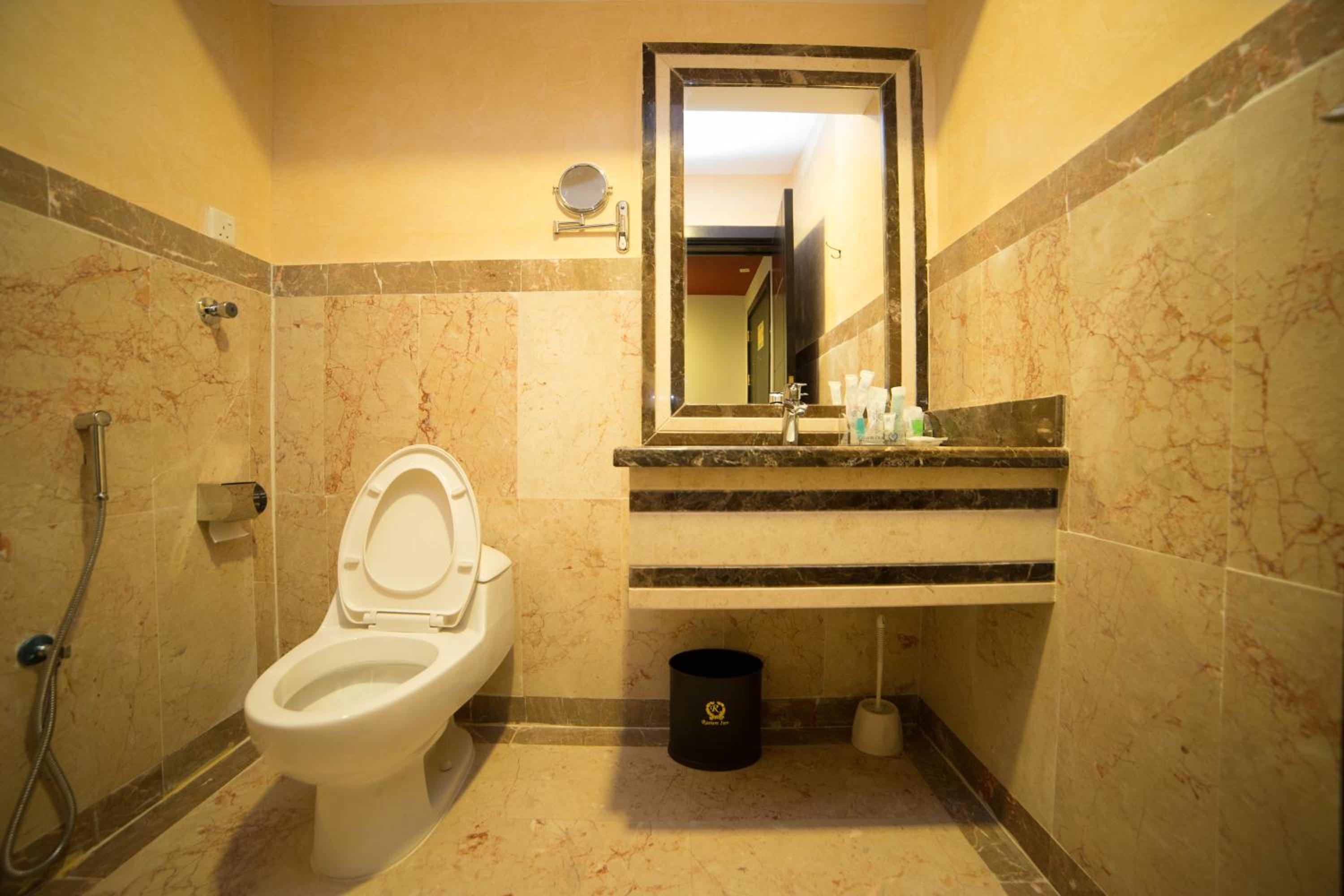 Deluxe One-Bedroom Apartment photo 2