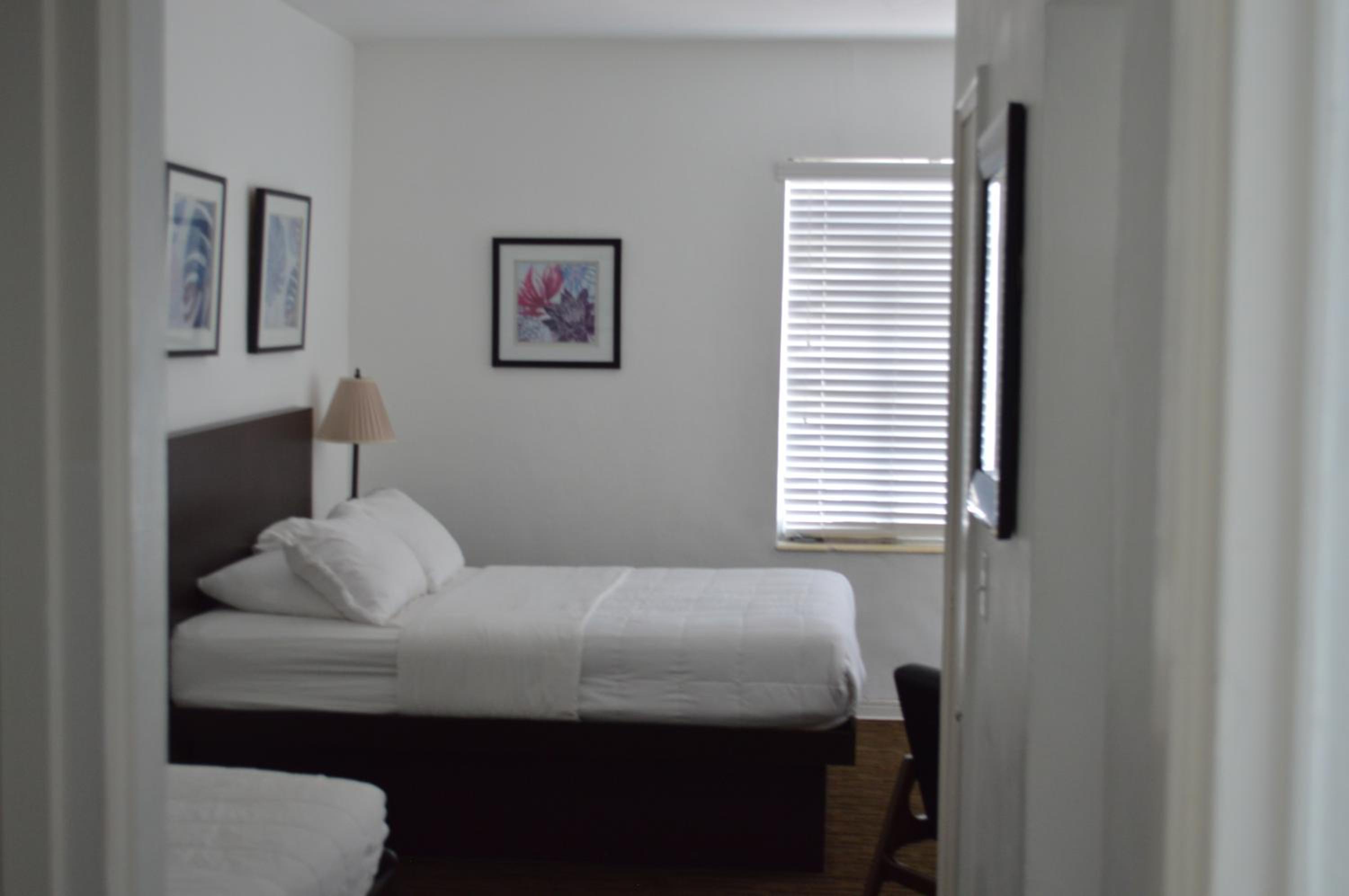One-Bedroom Suite - Photo 6