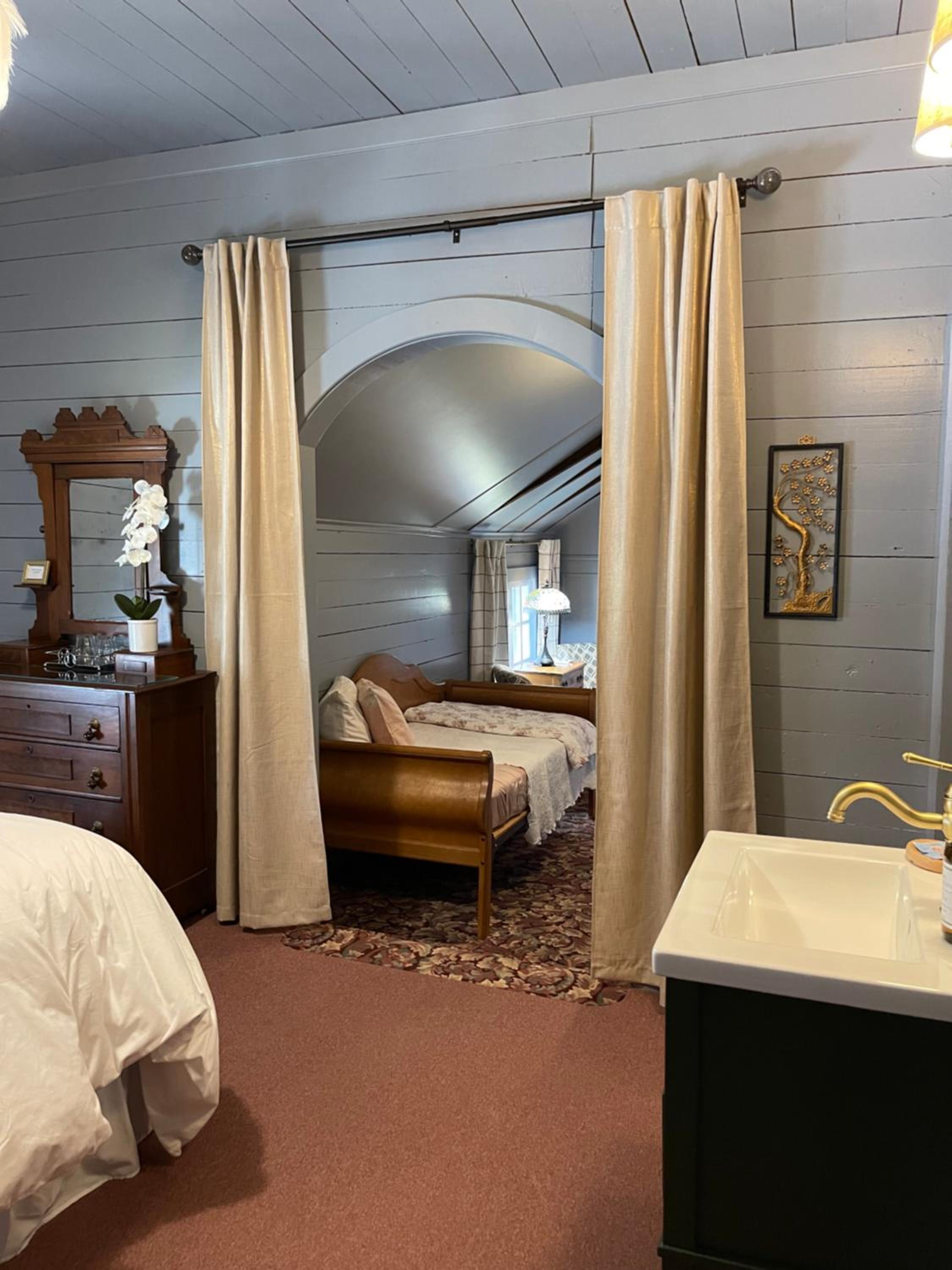 Large Double Room photo 3
